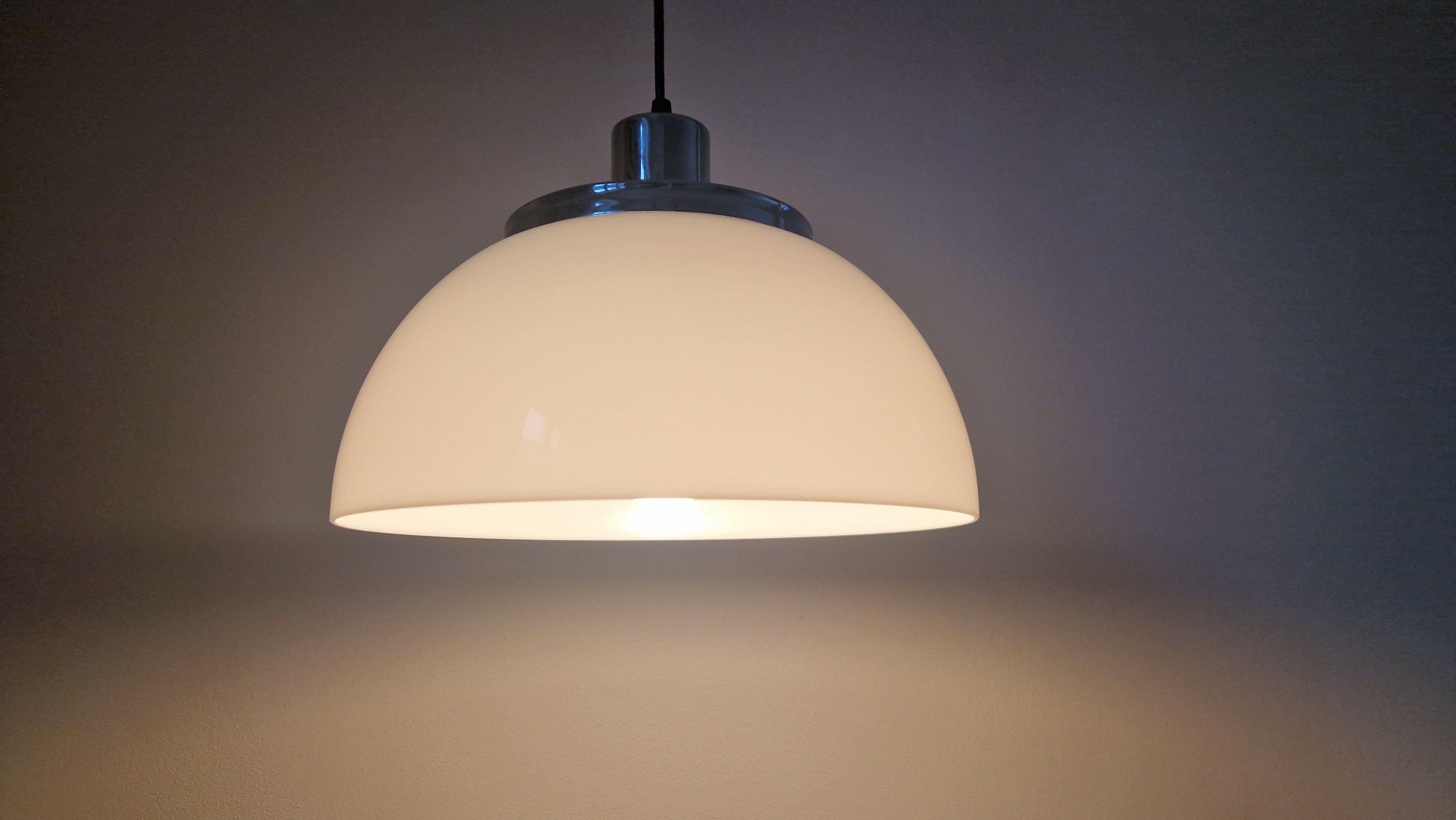 Lampe à suspension Faro conçue par Luigi Massoni pour Meblo Guzzini, Italie, 1970 en vente 2