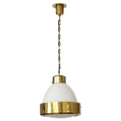 Pendentif en laiton et verre opalin blanc, milieu du 20e siècle