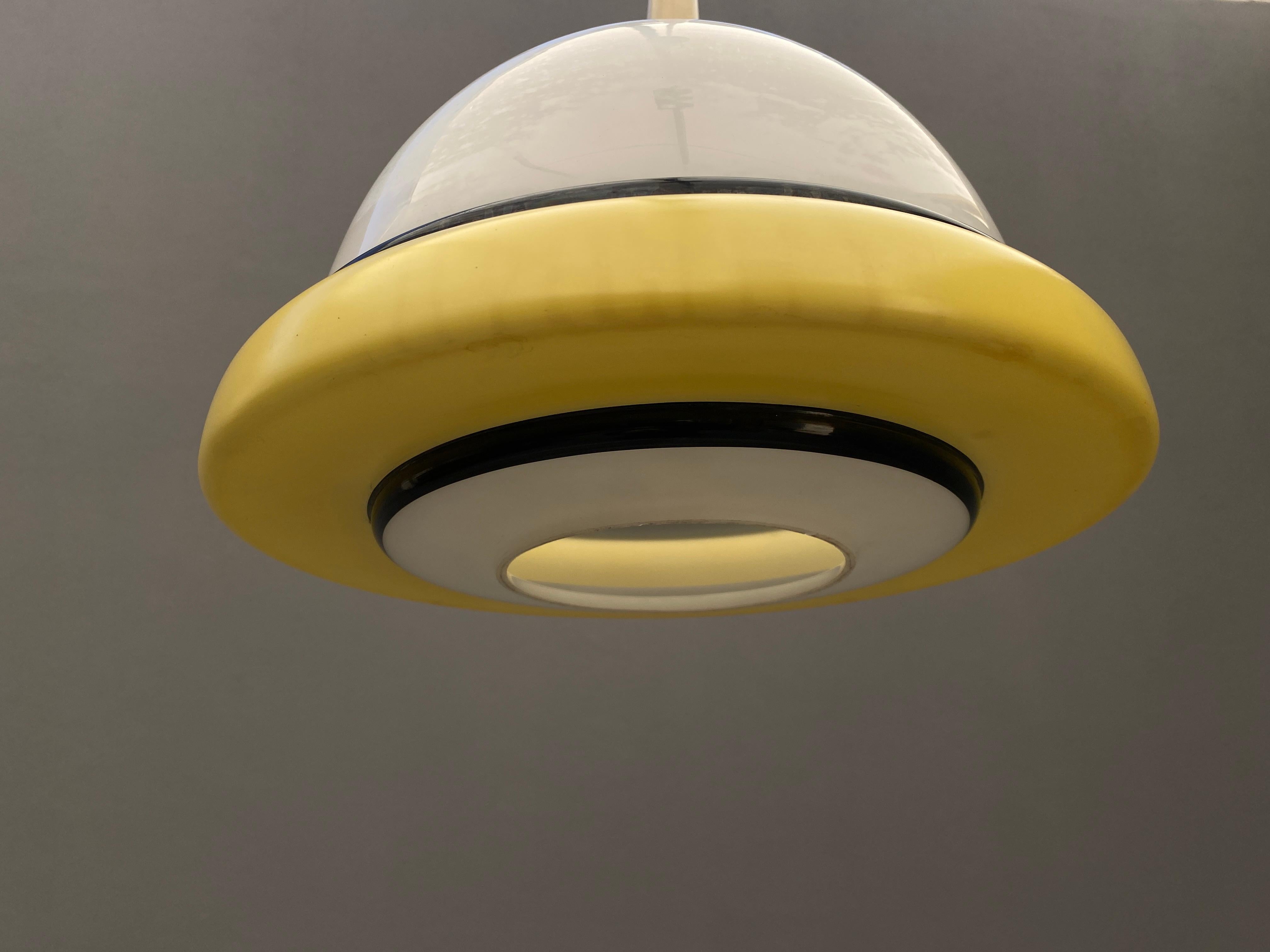 Lampada a sospensione del Medioevo, anni '60, Europa dell'Est In condizioni buone in vendita a Prague 8, CZ