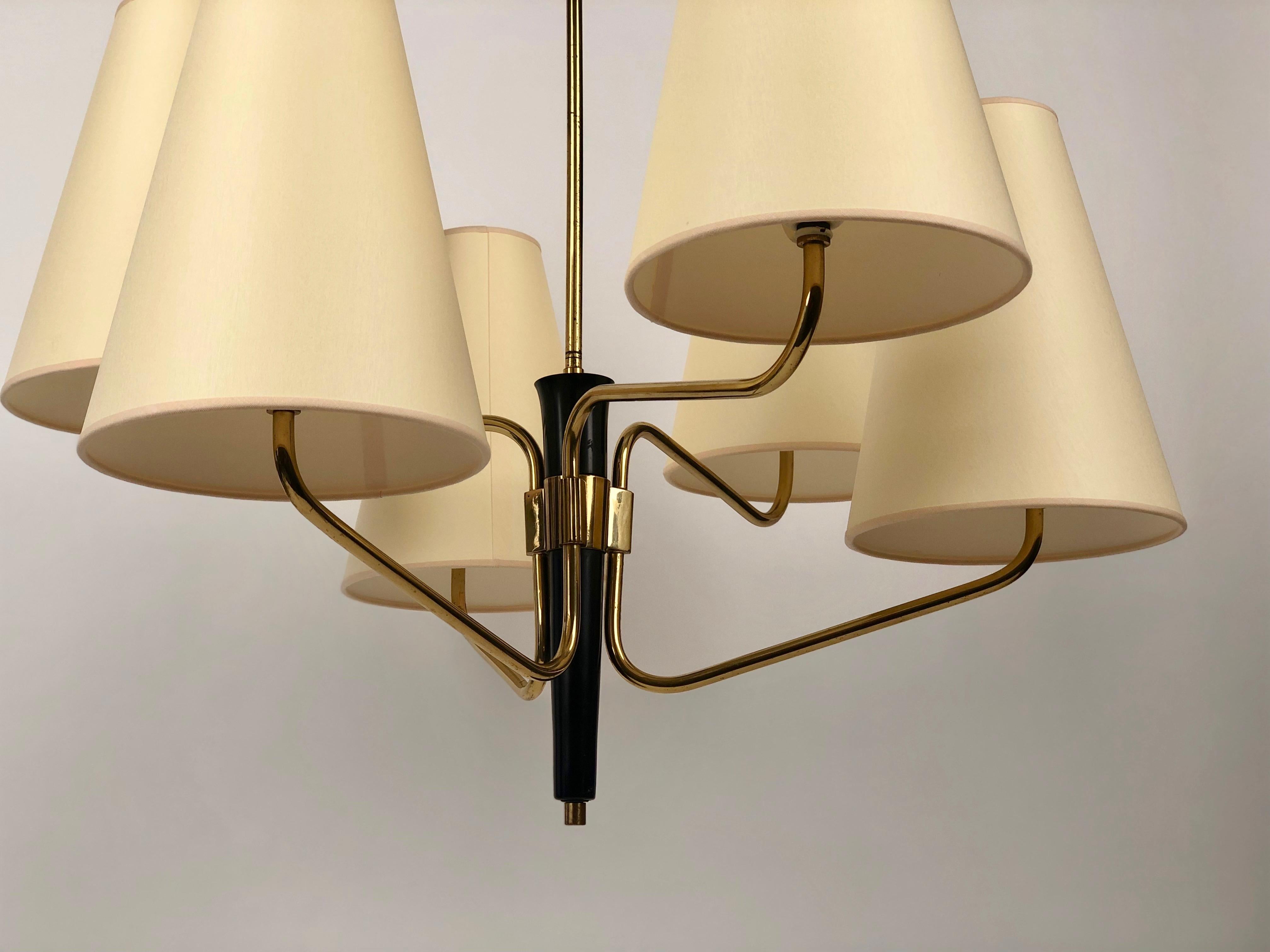 Modern Midcentury Pendant Lamp in Brass from Rupert Nikoll, Austria with 6 Silk Shades For Sale