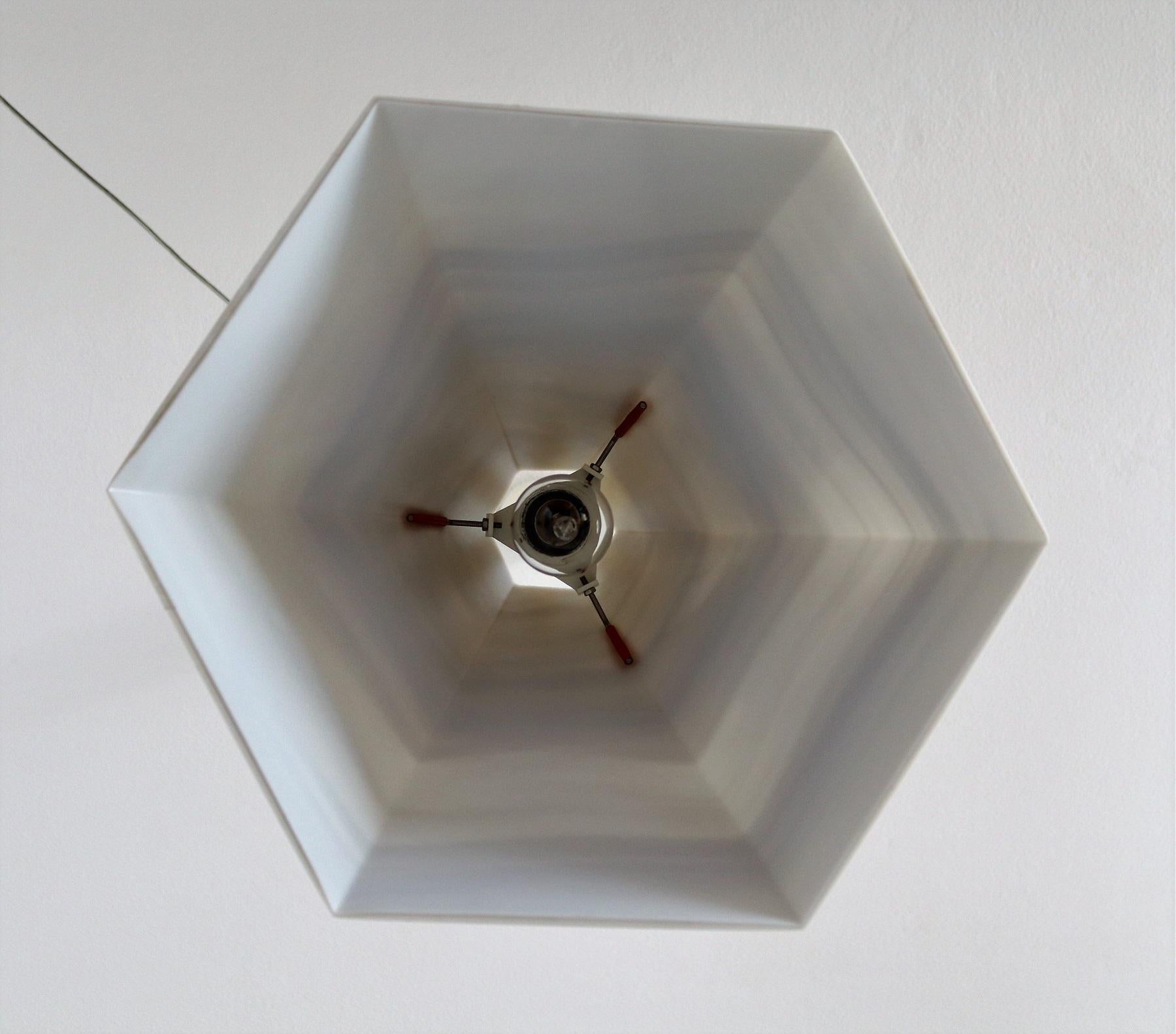 Lampe suspendue du milieu du siècle dernier en verre avec effet de marbre et câble bouclé, 1970 en vente 3