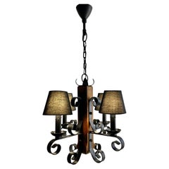 Mid-Century-Pendelleuchte Forget Metall und Eiche mit 4 schwarzen Lampenschirmen