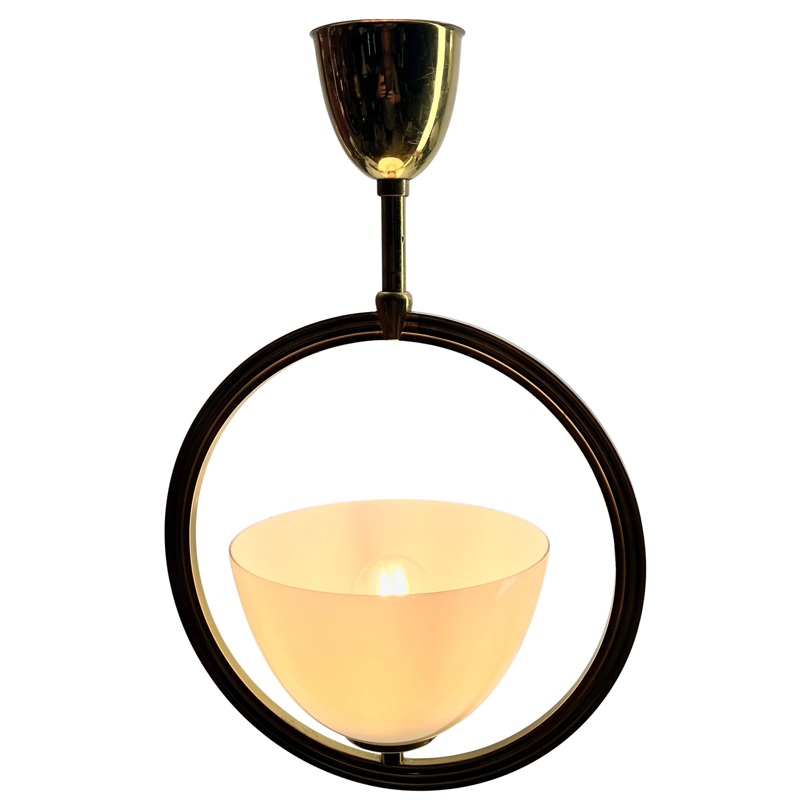 Fatto a mano Lampada a sospensione Midcentury Lobby Light in ottone e paralume opalino, anni '50 in vendita