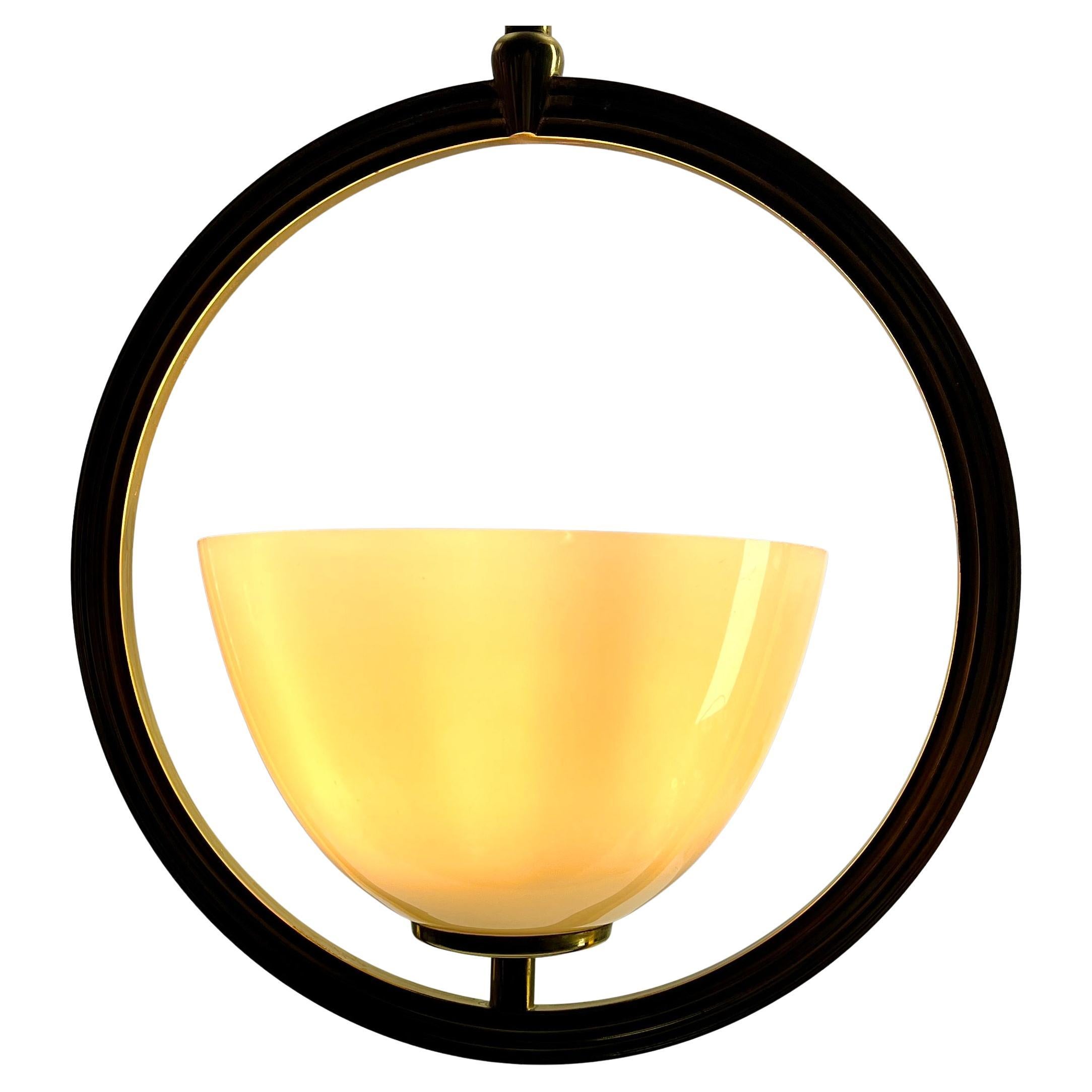 Lampada a sospensione Midcentury Lobby Light in ottone e paralume opalino, anni '50 In condizioni buone in vendita a Verviers, BE