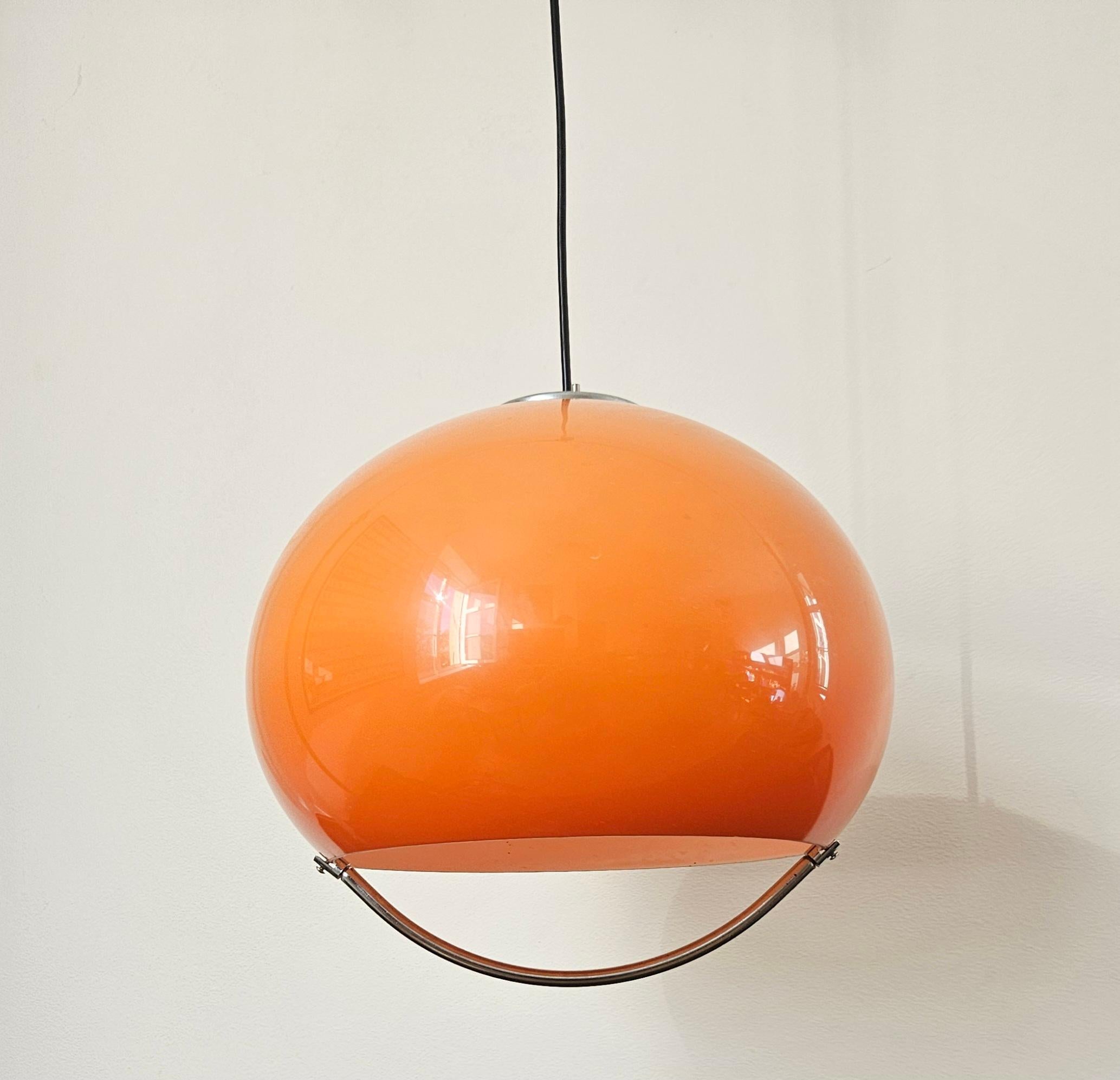 - sehr schöner Beleuchtungsstil
- Space-Age-Stil
- seltene Art