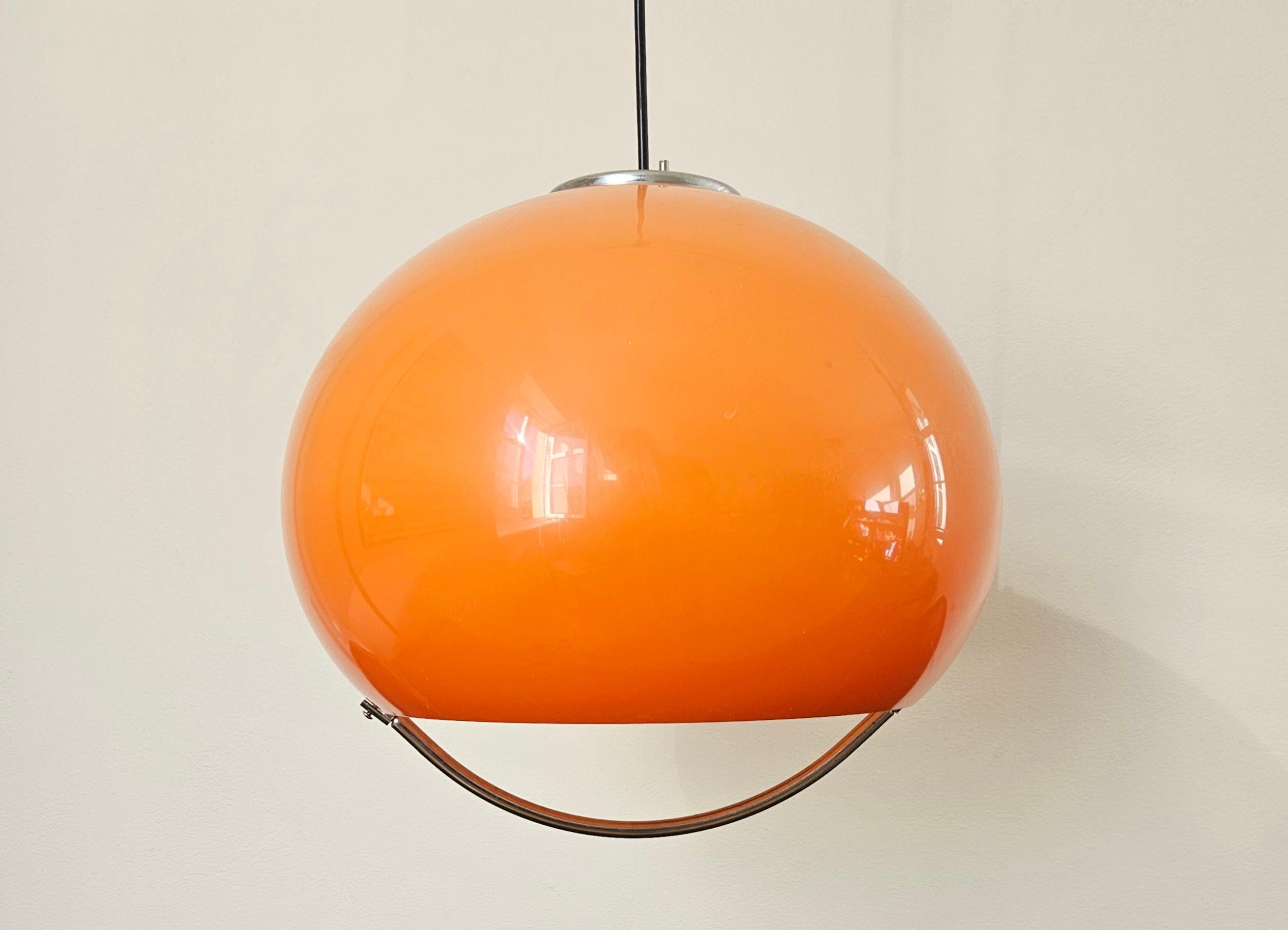 Midcentury Pendelleuchte Meblo, Harvey Guzzini, Space Age, Italien, 1970er Jahre (Chrom) im Angebot