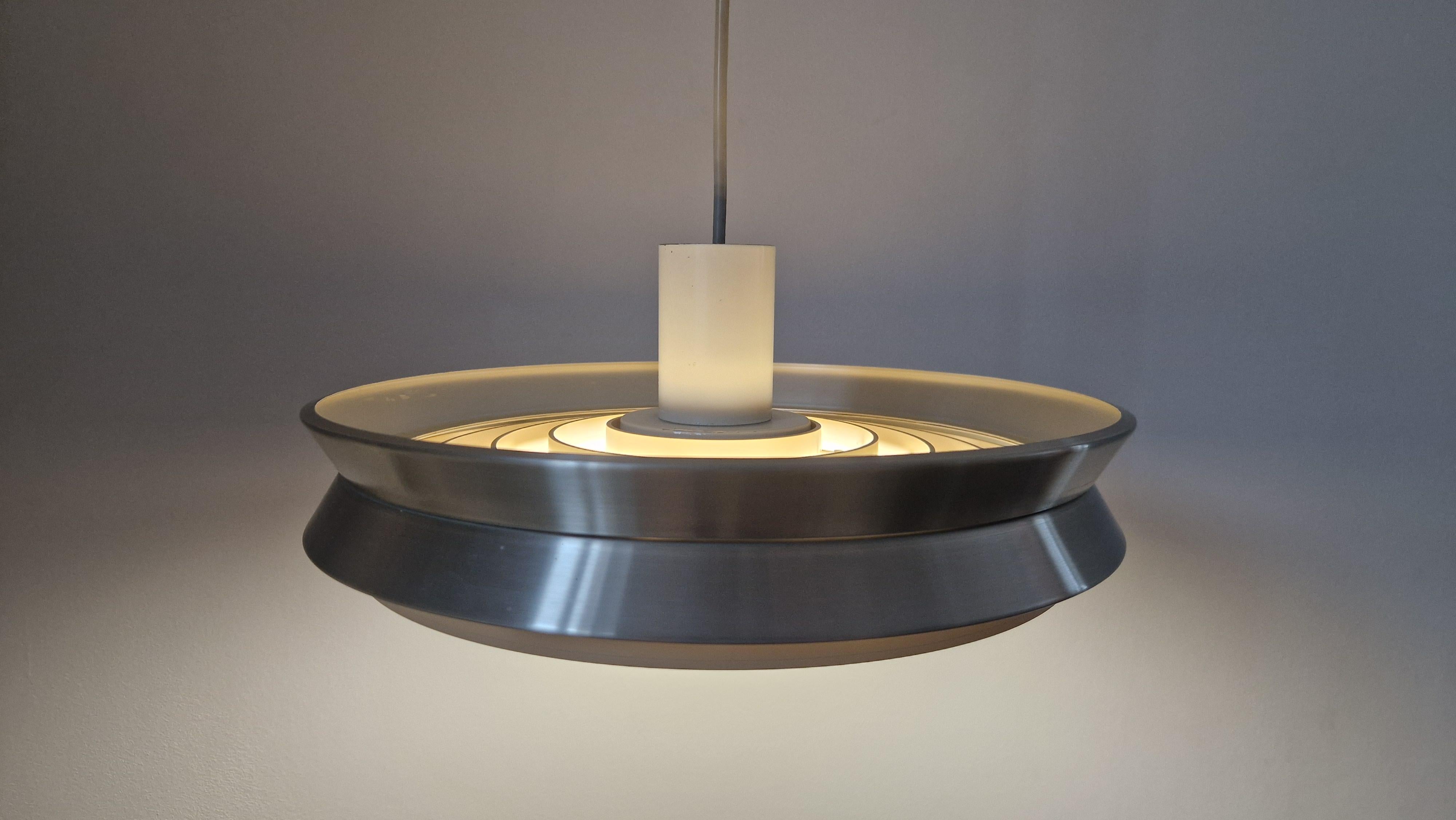 Ciondolo UFO di metà secolo nello stile di Jo Hammerborg, Danimarca, anni '70 in vendita 3
