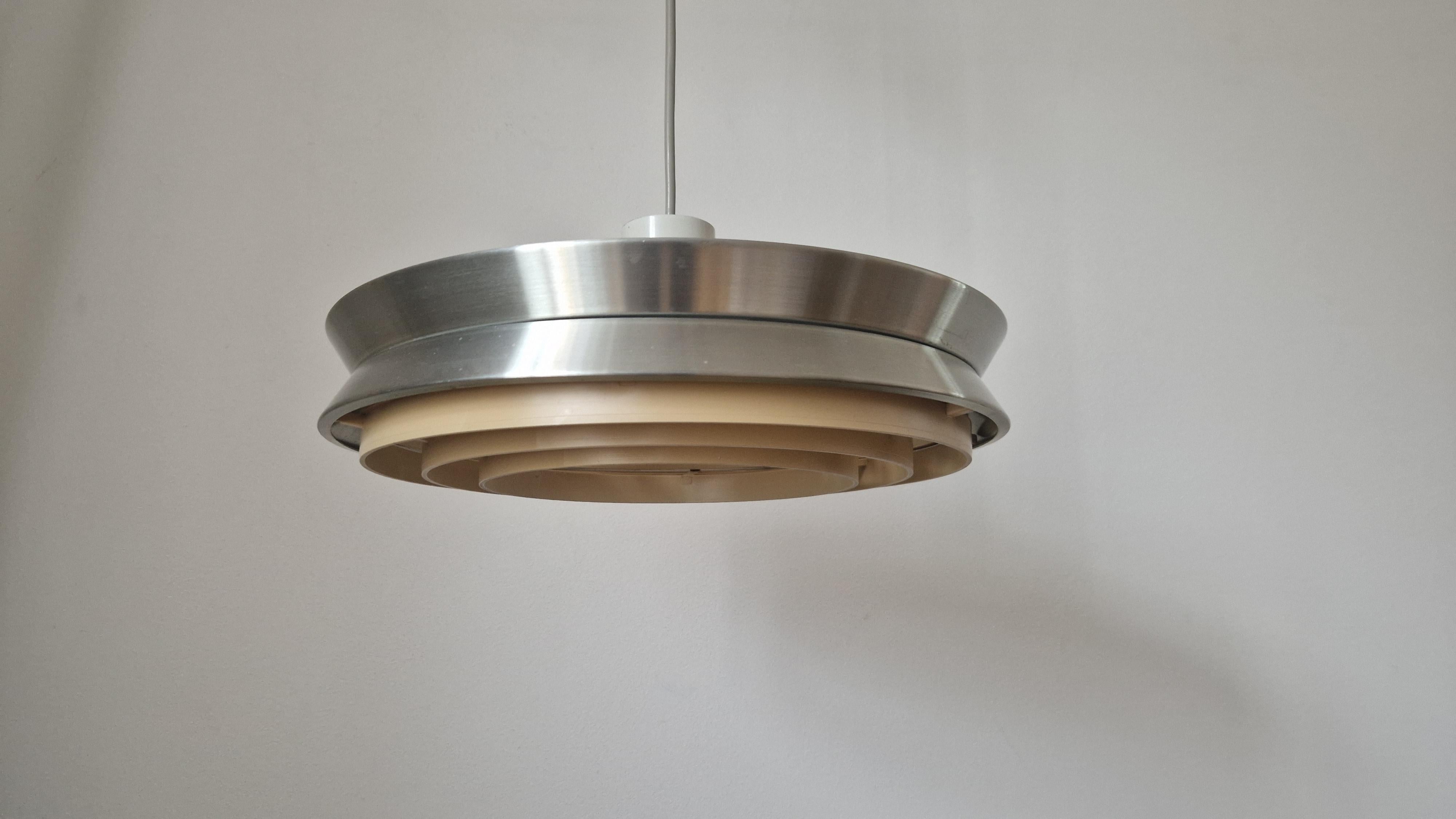 Ciondolo UFO di metà secolo nello stile di Jo Hammerborg, Danimarca, anni '70 in vendita 9