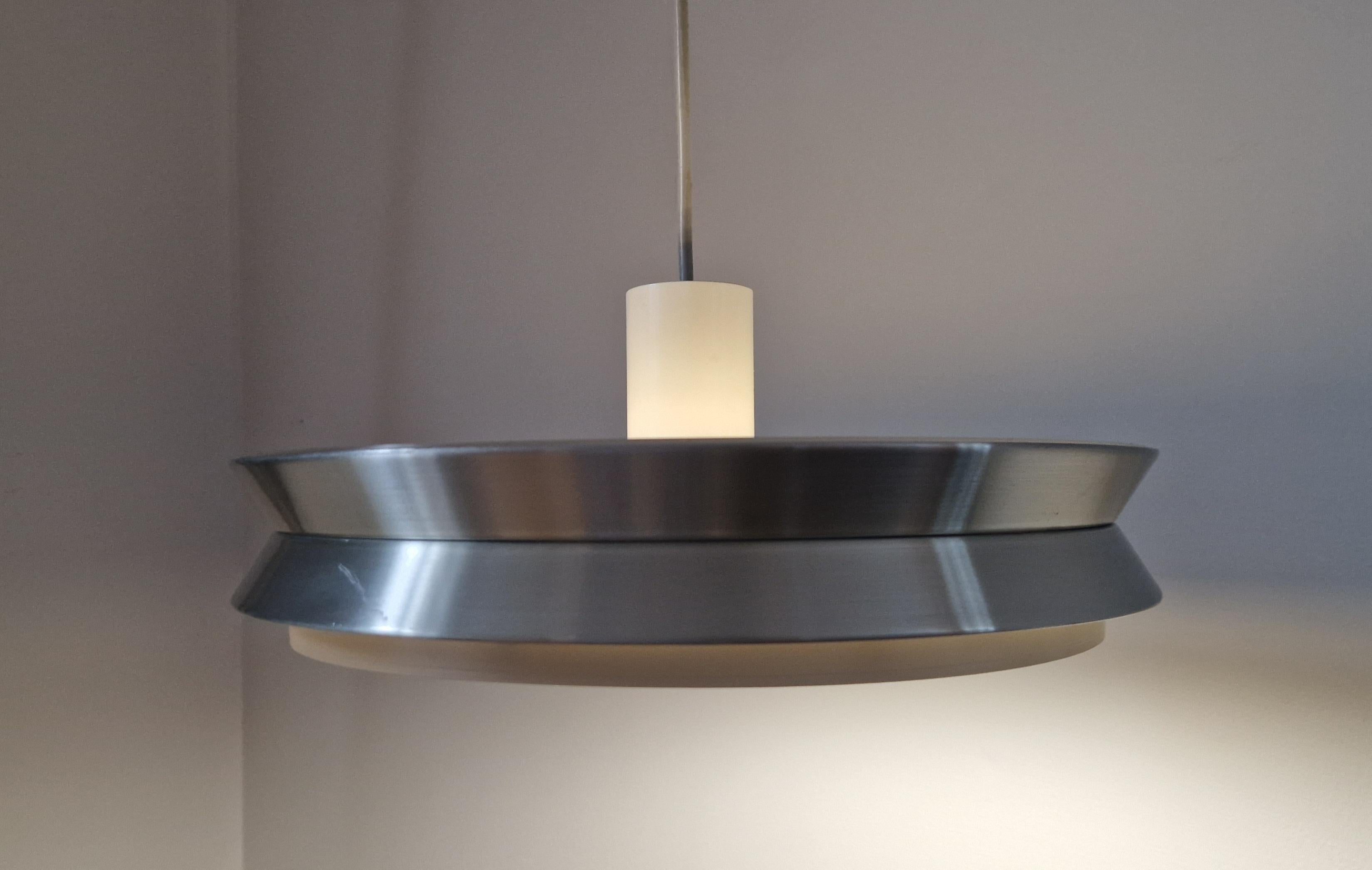 Ciondolo UFO di metà secolo nello stile di Jo Hammerborg, Danimarca, anni '70 In condizioni buone in vendita a Praha, CZ