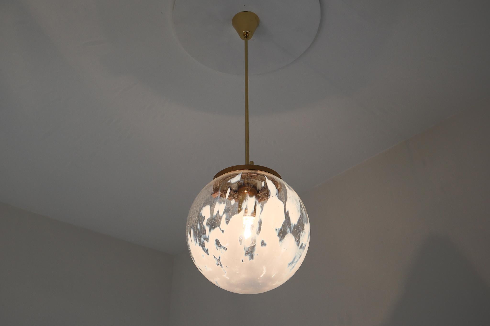 Midcentury Pendants in Brass and Art-Glass with White Streaks, Austria, 1960s 6