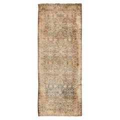 Tapis de course persan Hamedan du milieu du siècle avec design Herati en brun et bleu
