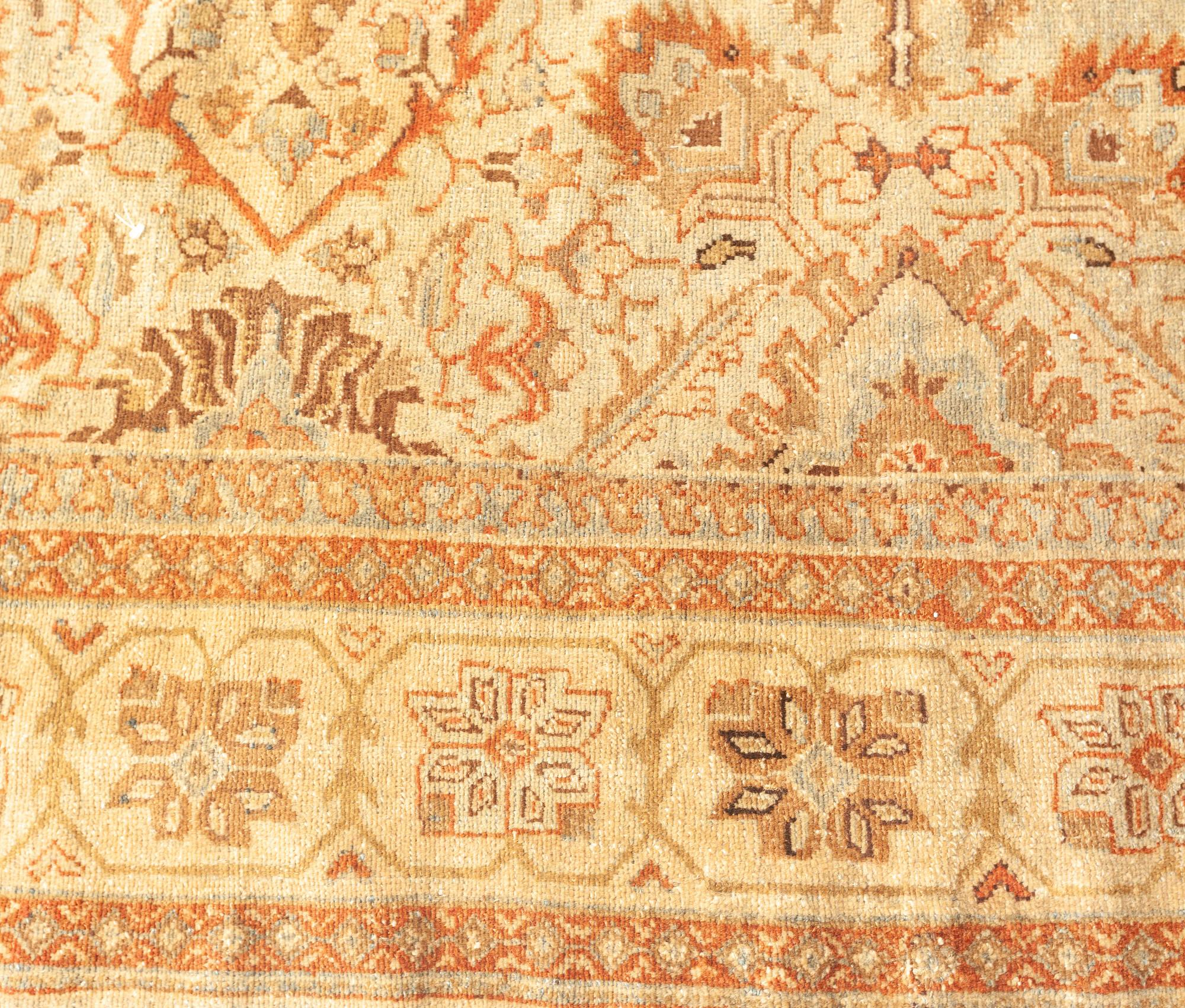 Tapis persan Sultanabad Botanic fait à la main Doris Leslie Blau, milieu du siècle dernier Bon état - En vente à New York, NY