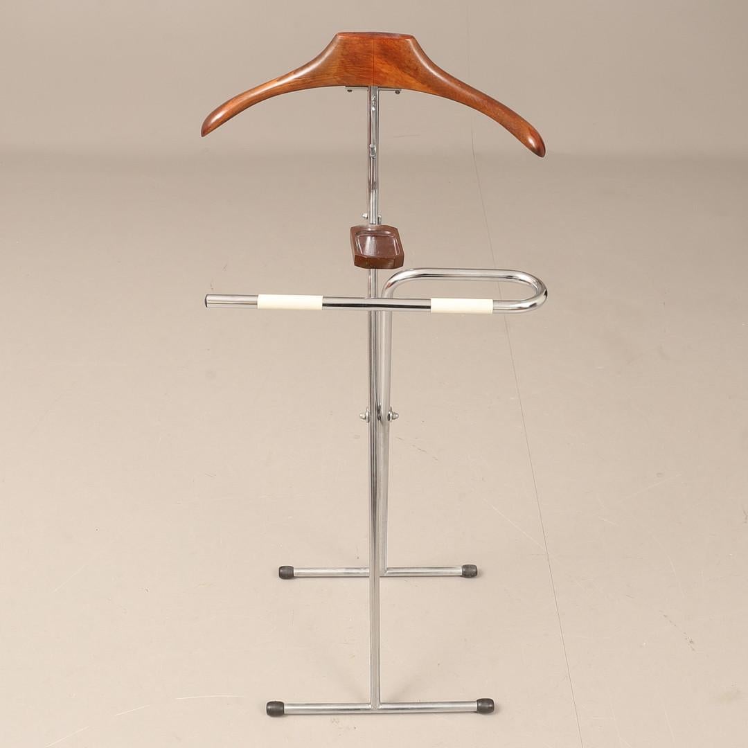 Mid-Century Modern Valets personnels du milieu du siècle en bois et chrome en vente