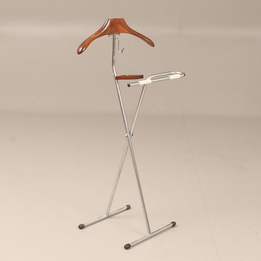 Valets personnels du milieu du siècle en bois et chrome Bon état - En vente à Vienna, AT
