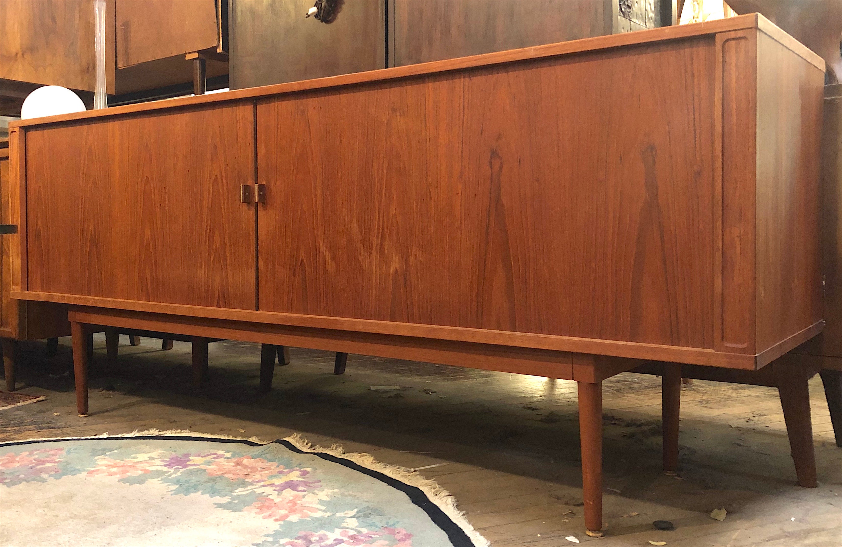 Credenza in teak di Peter Nielsen, metà secolo.