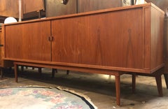 Credenza in teak di Peter Nielsen, metà secolo.
