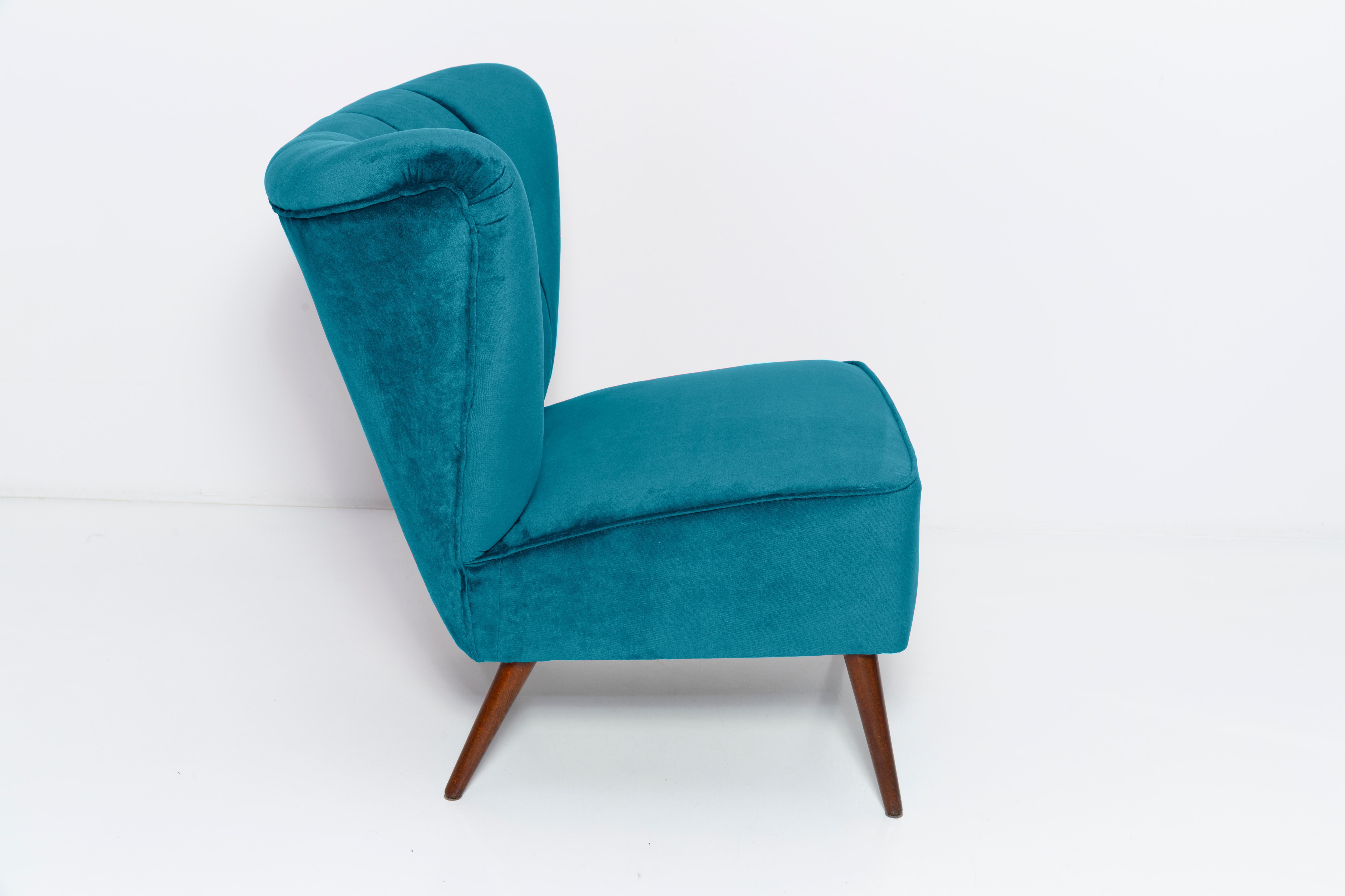 Mid-Century Petrol Blue Velvet Club Armchair, Europe, 1960s In Excellent Condition For Sale In 05-080 Hornowek, PL