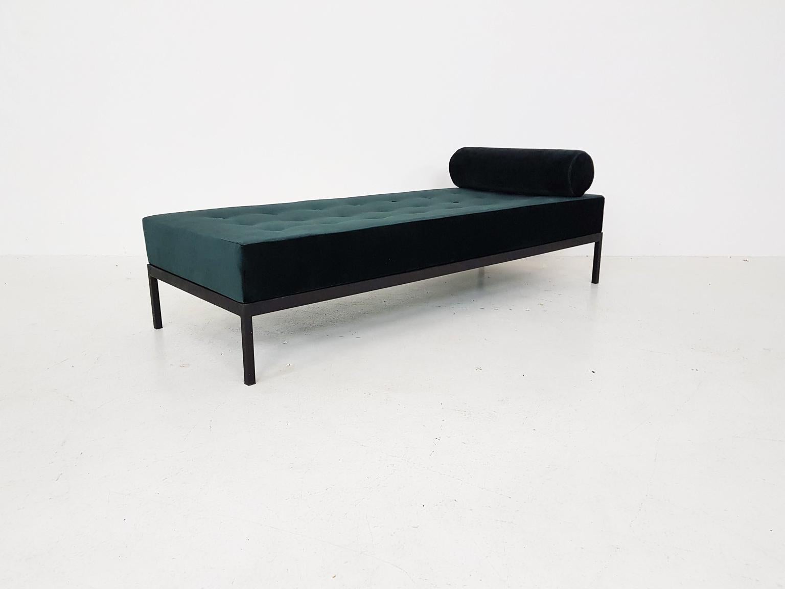 Midcentury Petrol Velvet and Metal Daybed, the Netherlands, 1960s In Good Condition For Sale In Amsterdam, NL