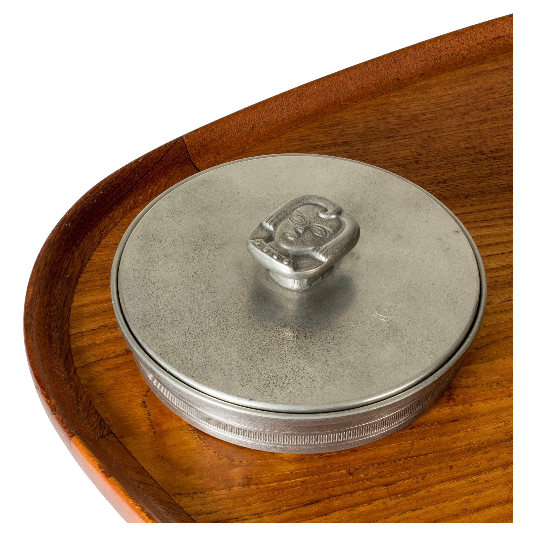 Vaso in peltro con specchio del Medioevo, Svezia, 1973 in vendita