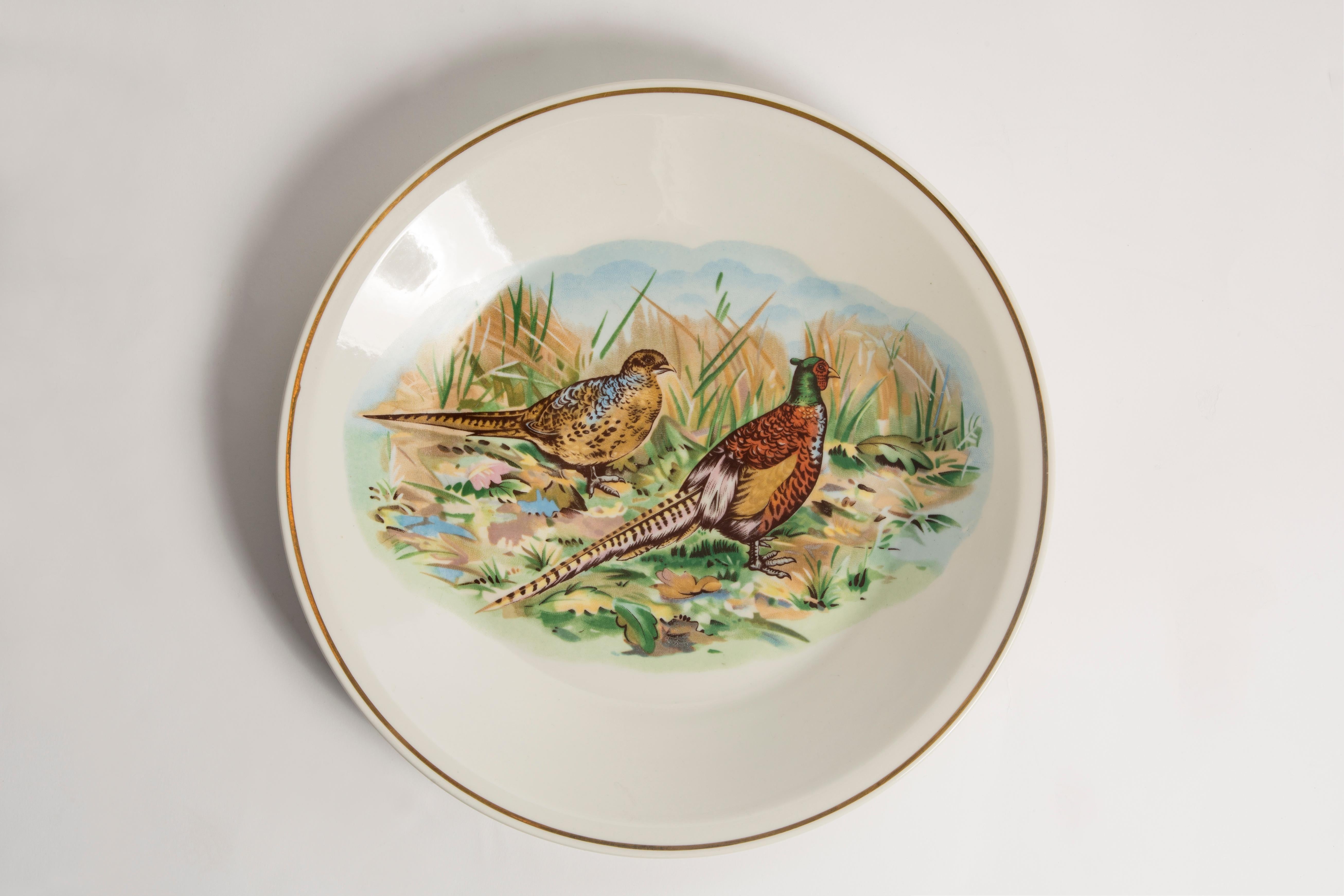 Midcentury Pheasant Birds Decorative Ceramic Porcelain White Plate Poland, 1960s In Excellent Condition For Sale In 05-080 Hornowek, PL