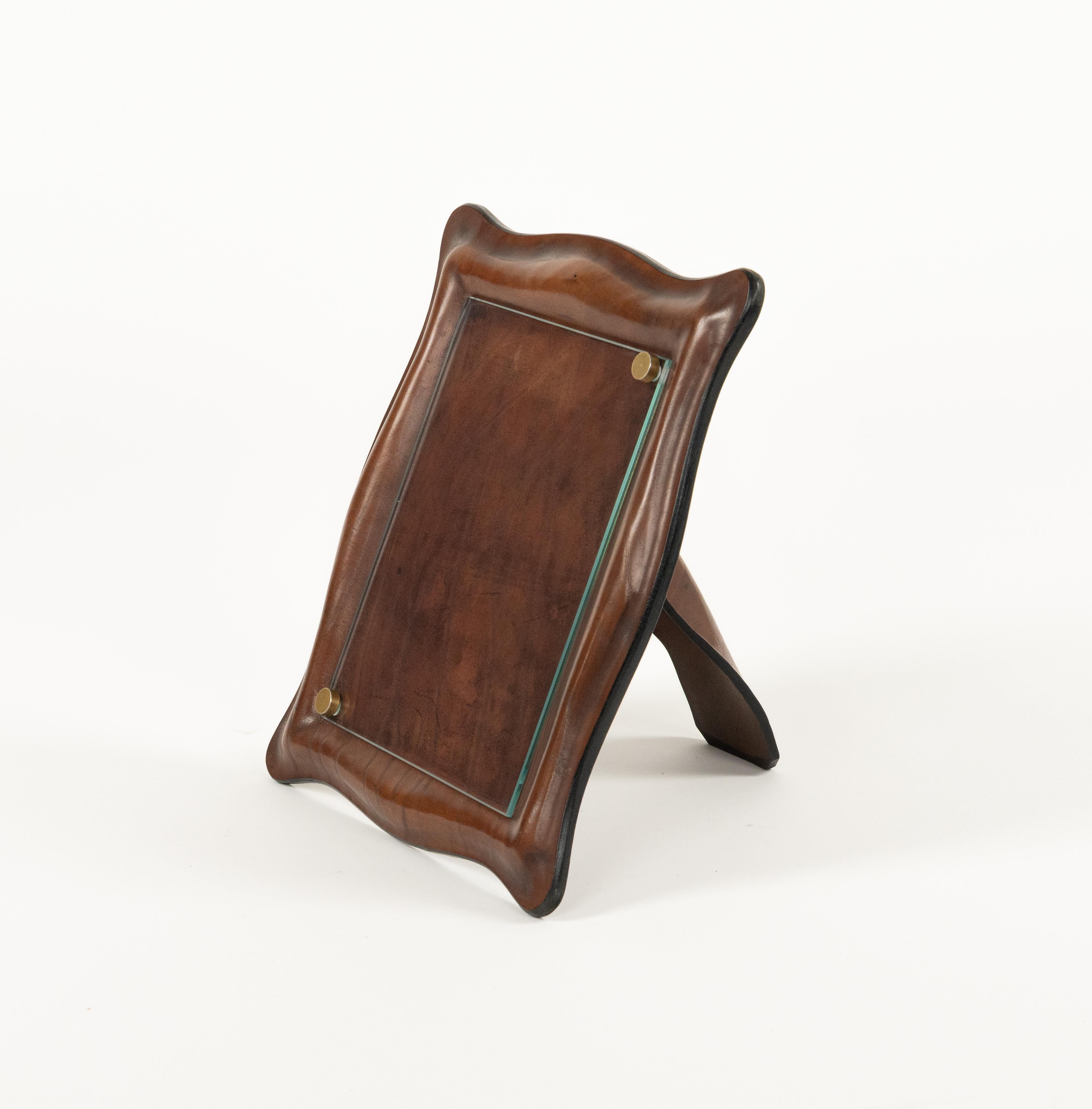 Mid-Century Modern Cadres du milieu du siècle dernier en cuir et verre incurvés, Italie, années 1970 en vente