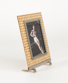 Cadre photo de style milieu du siècle en lucite, rotin et laiton, style Dior Home, Italie, années 1970