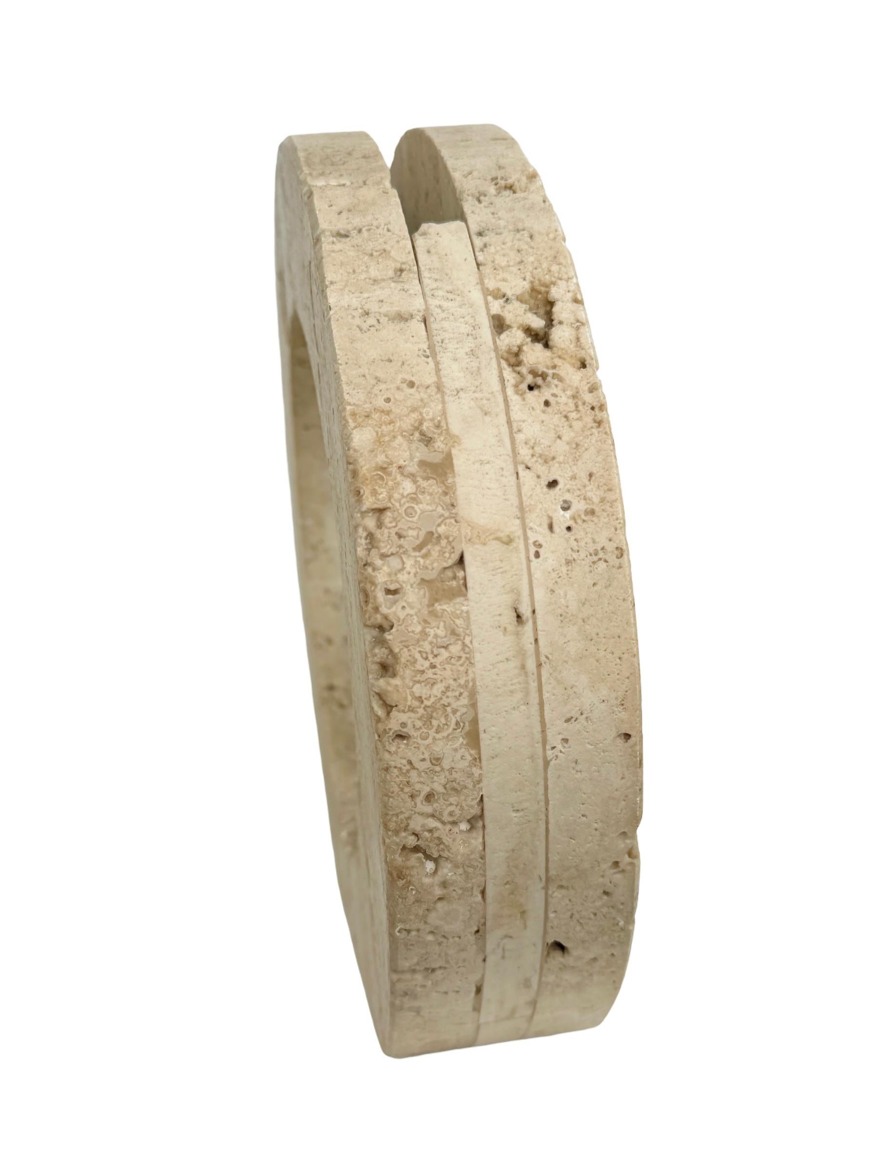 This beautiful picture frame in Travertine Marble is a wonderful example of Italian decorative objects production during the 1970s. Made by Fratelli Mannelli, the color and the texture of the marble, together with the pure and geometrical design,