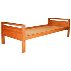 Lit Pierre Chapo Lo6a du milieu du siècle, banquette en bois d'orme massif, France, années 1960