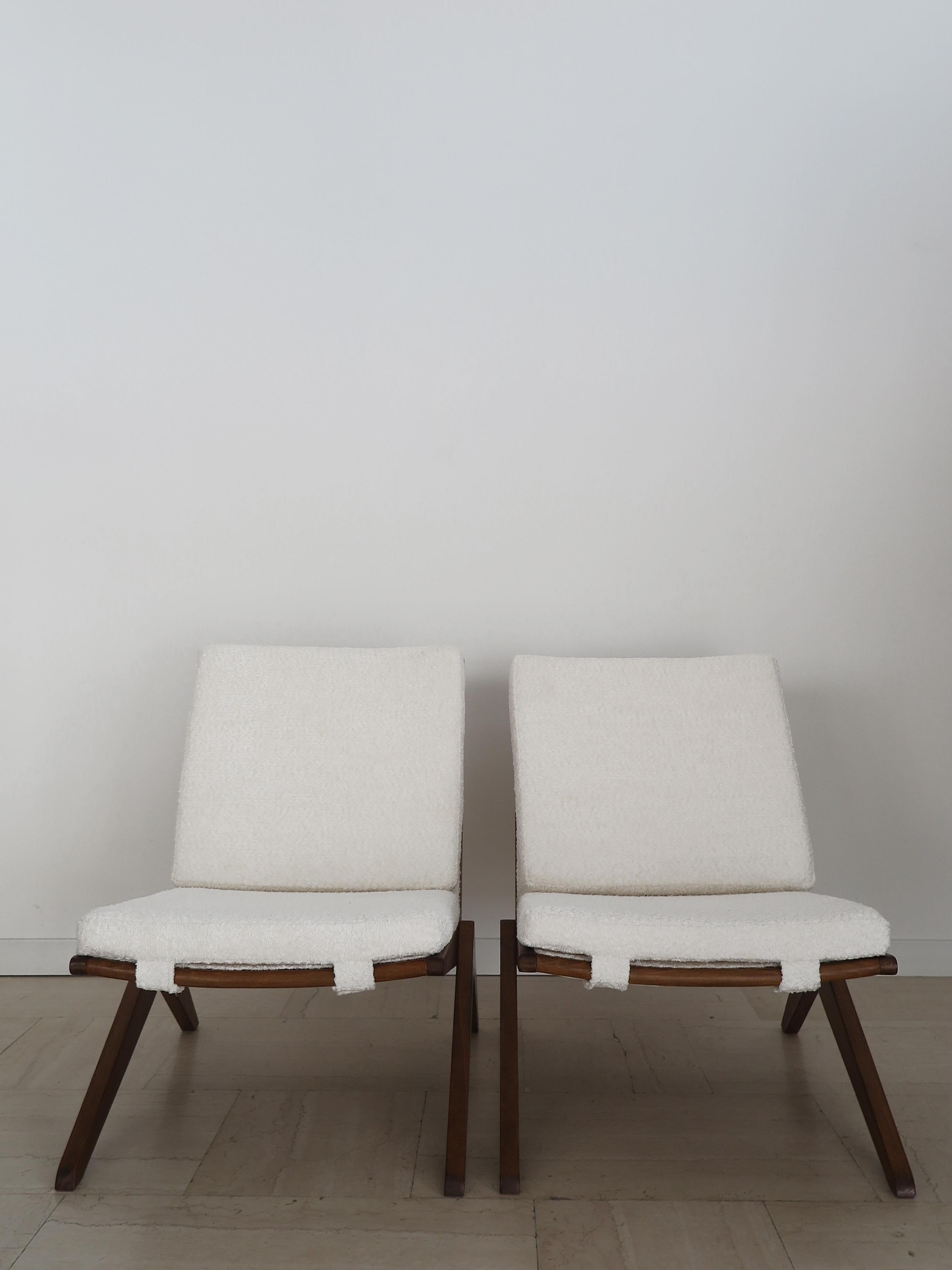 Mid-Century Modern Fauteuils en bois et tissu français de style Pierre Jeanneret 1950s en vente