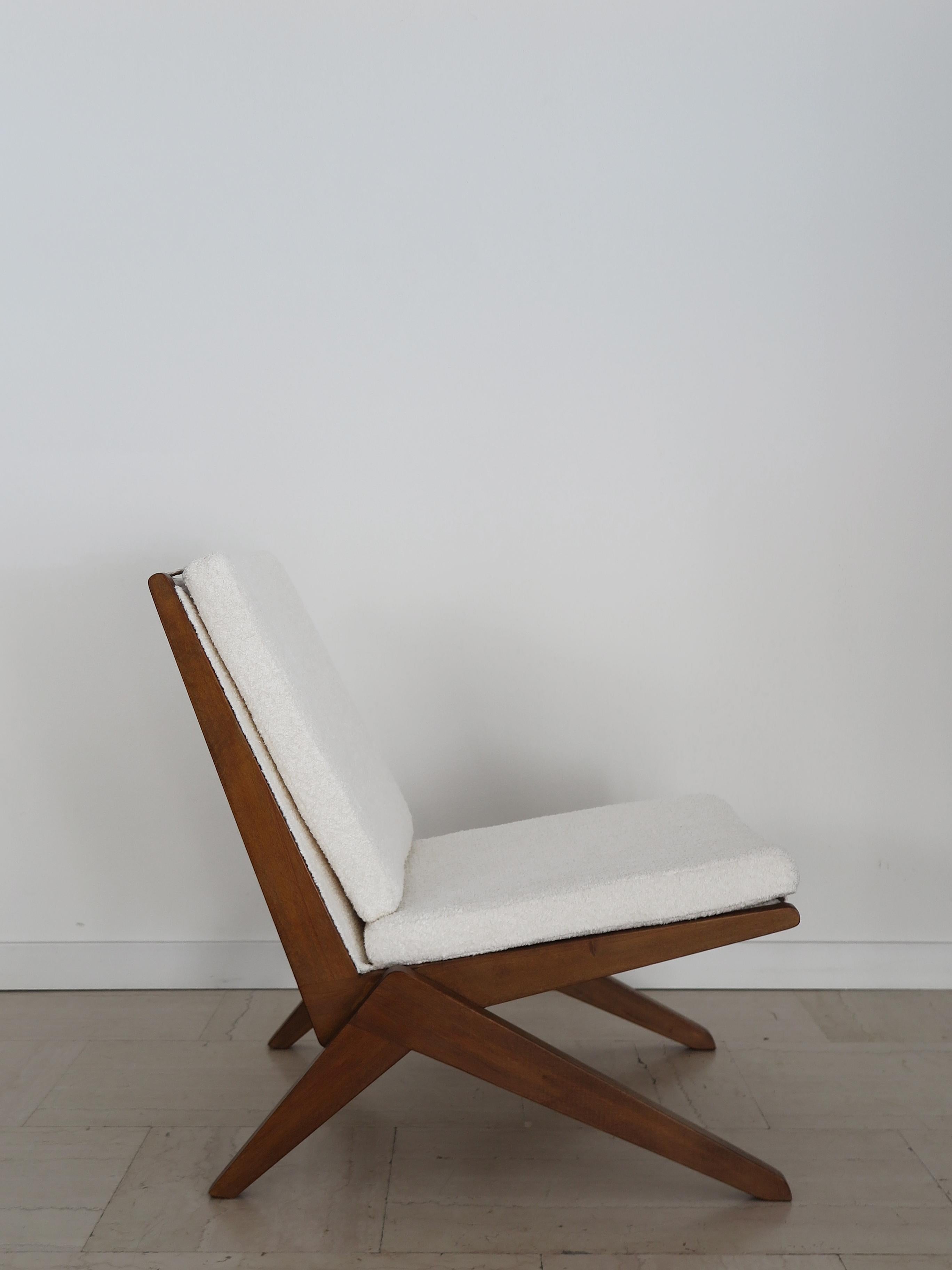 Mid-20th Century Fauteuils en bois et tissu français de style Pierre Jeanneret 1950s en vente