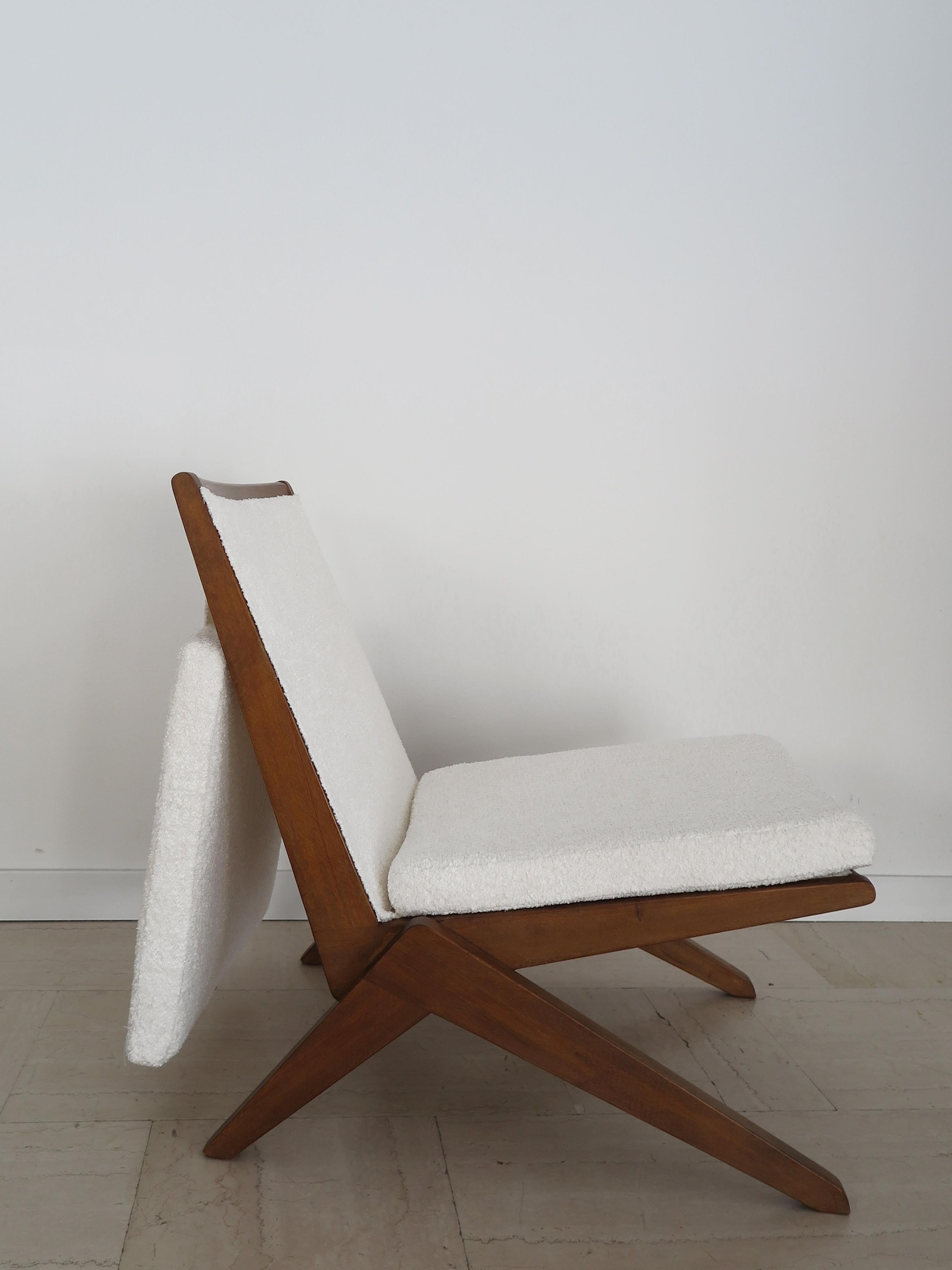 Fauteuils en bois et tissu français de style Pierre Jeanneret 1950s en vente 2