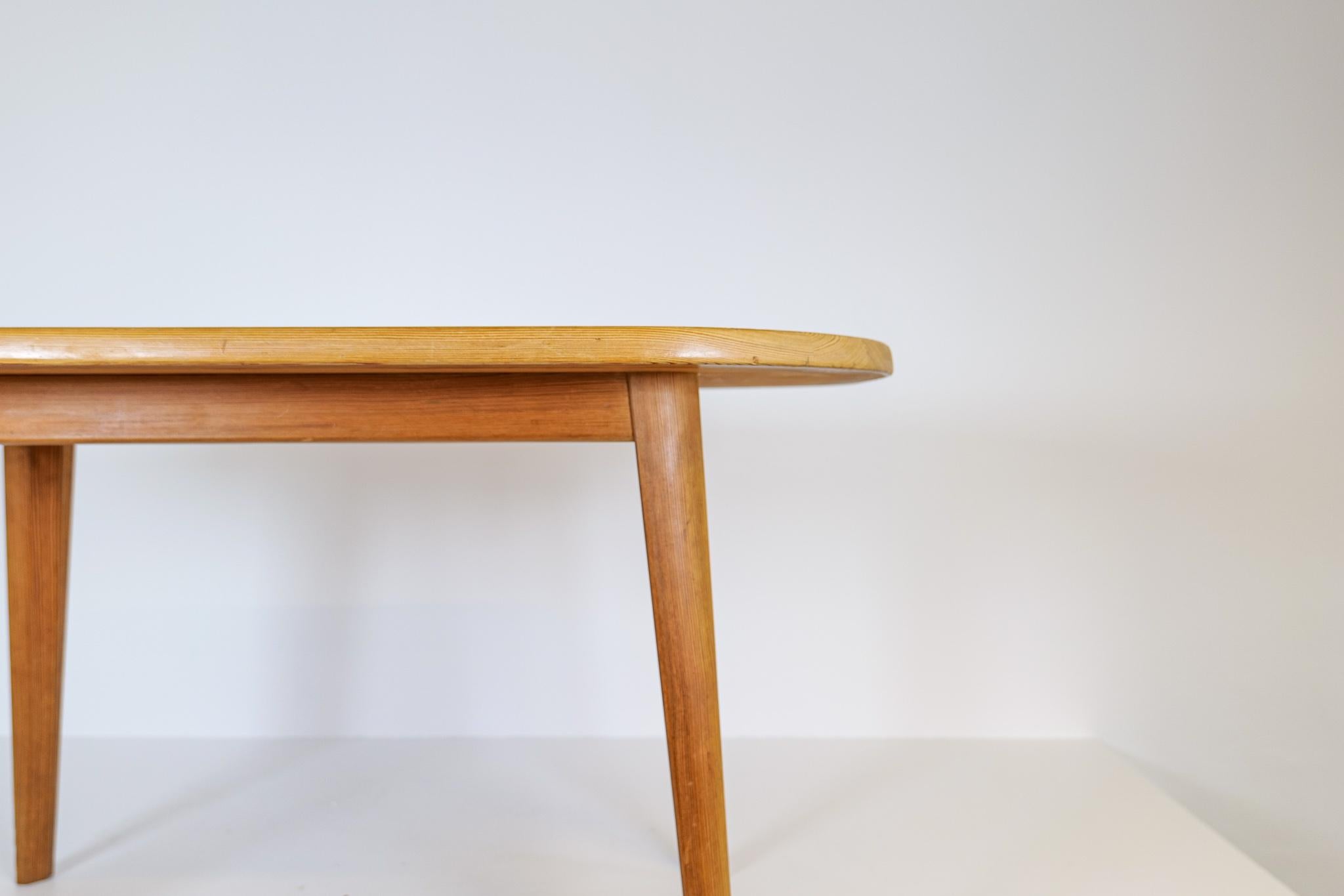 Midcentury Pine Coffee Table by Carl Malmsten, Sweden, 1940s For Sale 2