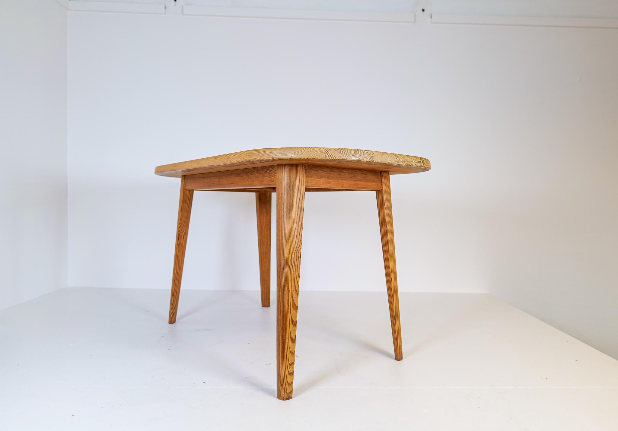 Midcentury Pine Coffee Table by Carl Malmsten, Sweden, 1940s For Sale 3