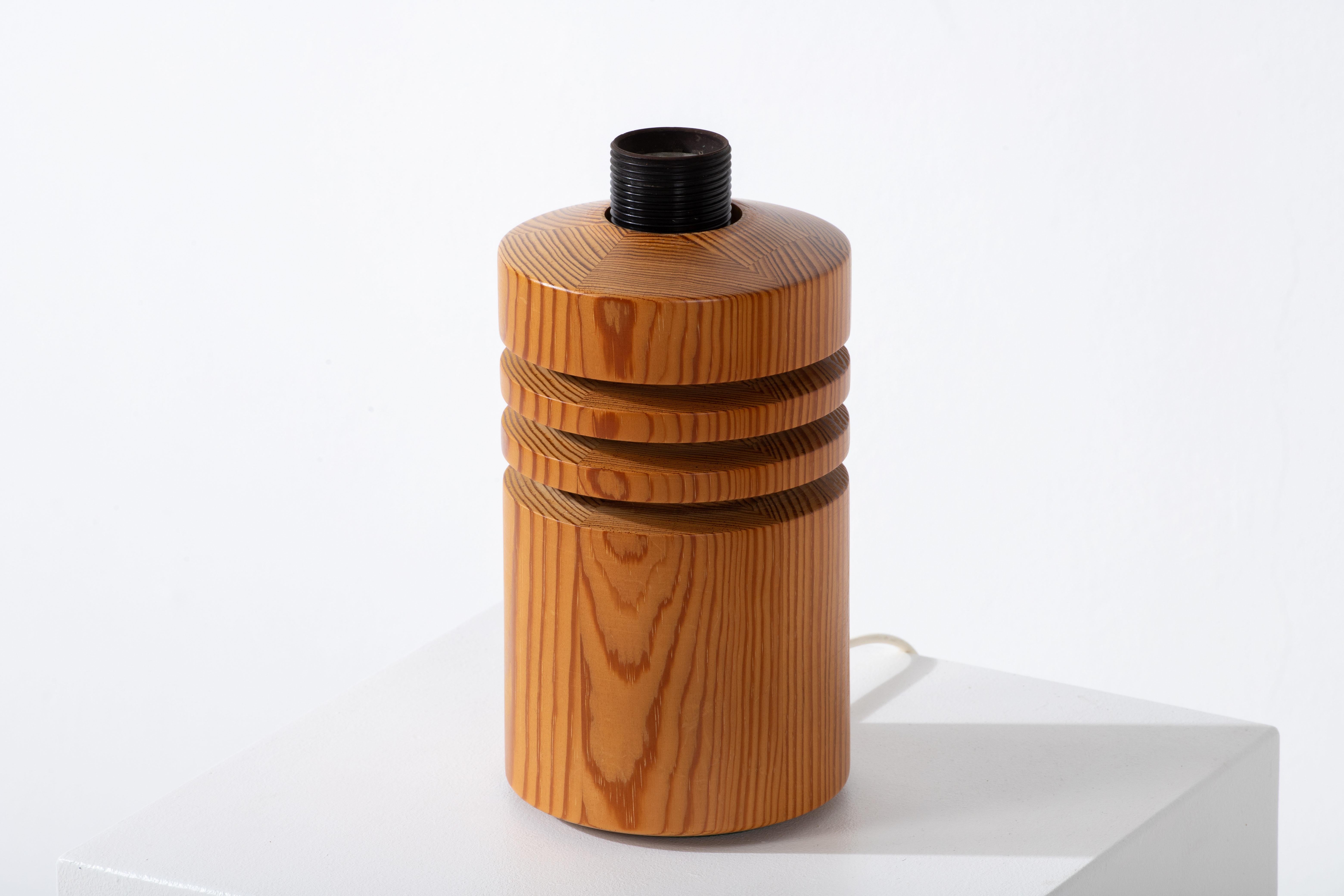 Mid-Century Modern Lampe de table en pin du milieu du siècle, Suède, 1960 en vente