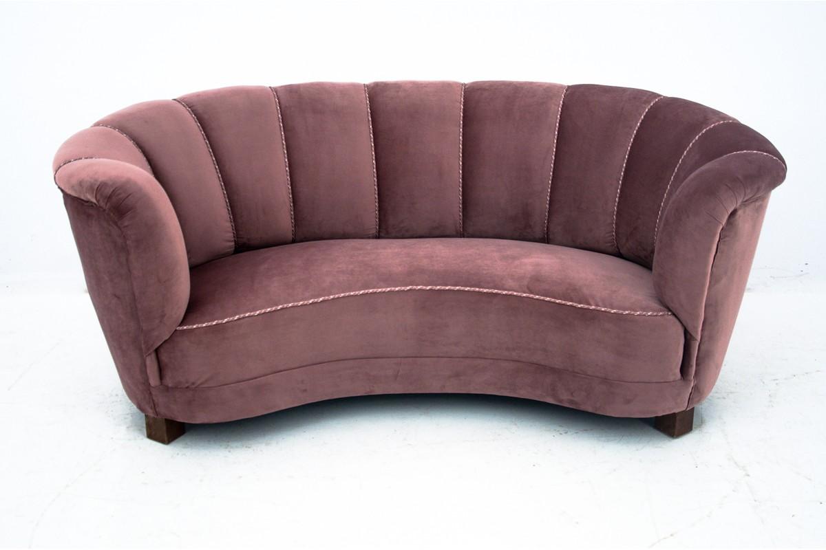 Banana sofa, Danish design, 1960s
Very good condition, after replacing the upholstery with a new one.
Dimensions: Height 72 cm, height 38 cm, length 180 cm, depth 100 cm.