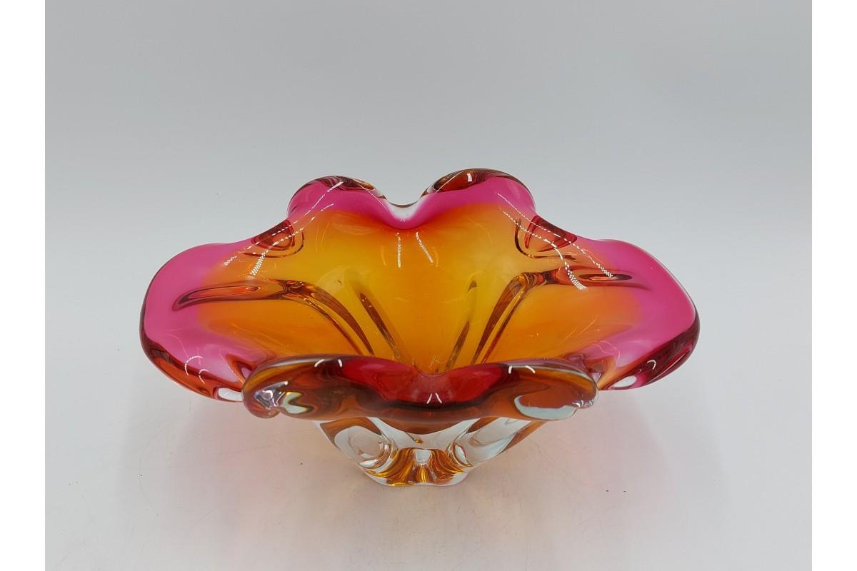 A pink and orange bowl - a decorative plate made of heavy art glass, designed by Josef Hospodka for Chribska Sklarna. Made in the Czech Republic in the 1960s.

Very good condition, no damage.

Measures height 13cm, width 25cm, depth 15cm.