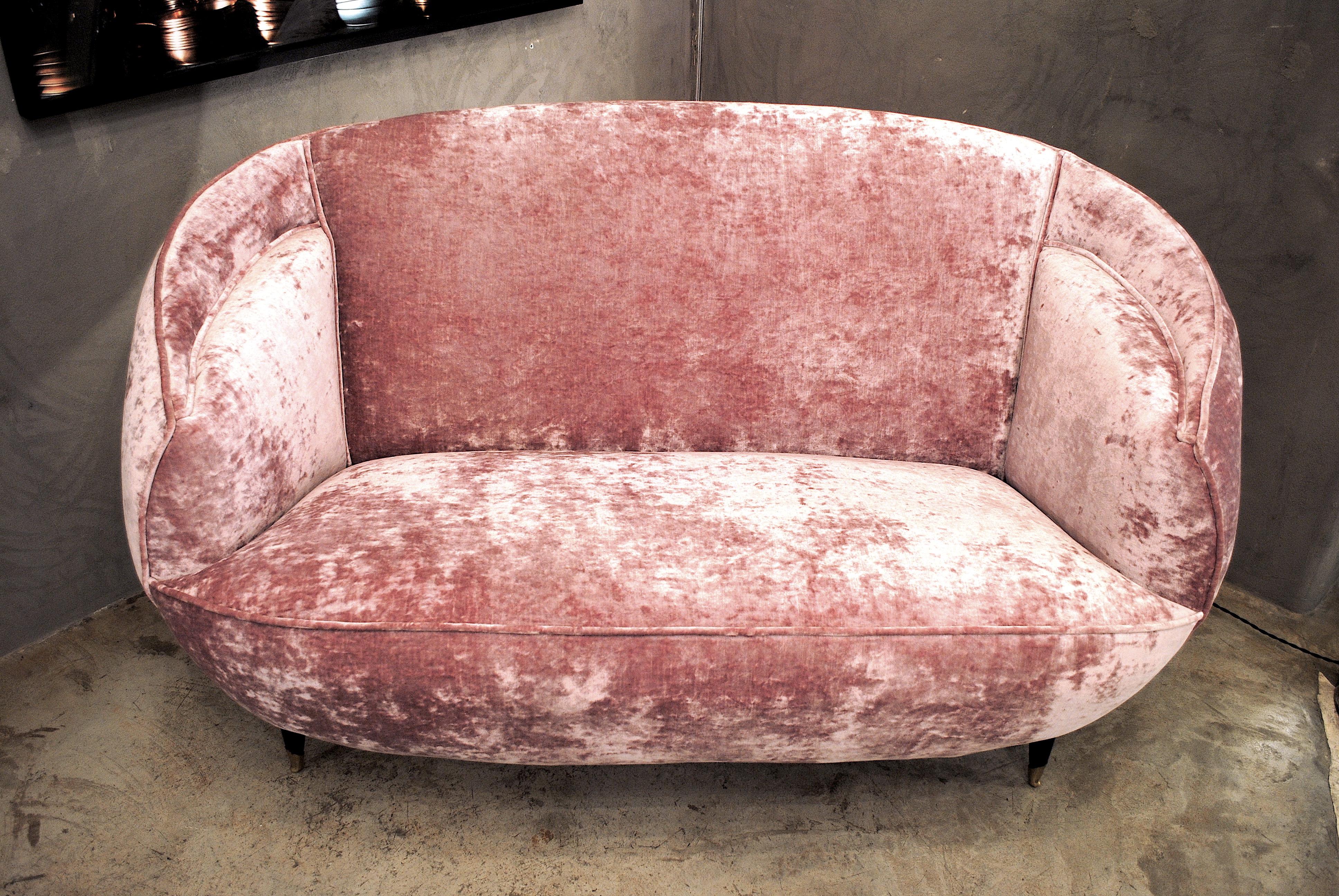 Midcentury Pink Velvet Italian Sofa in the Style of Giulia Veronesi, 1950s 7