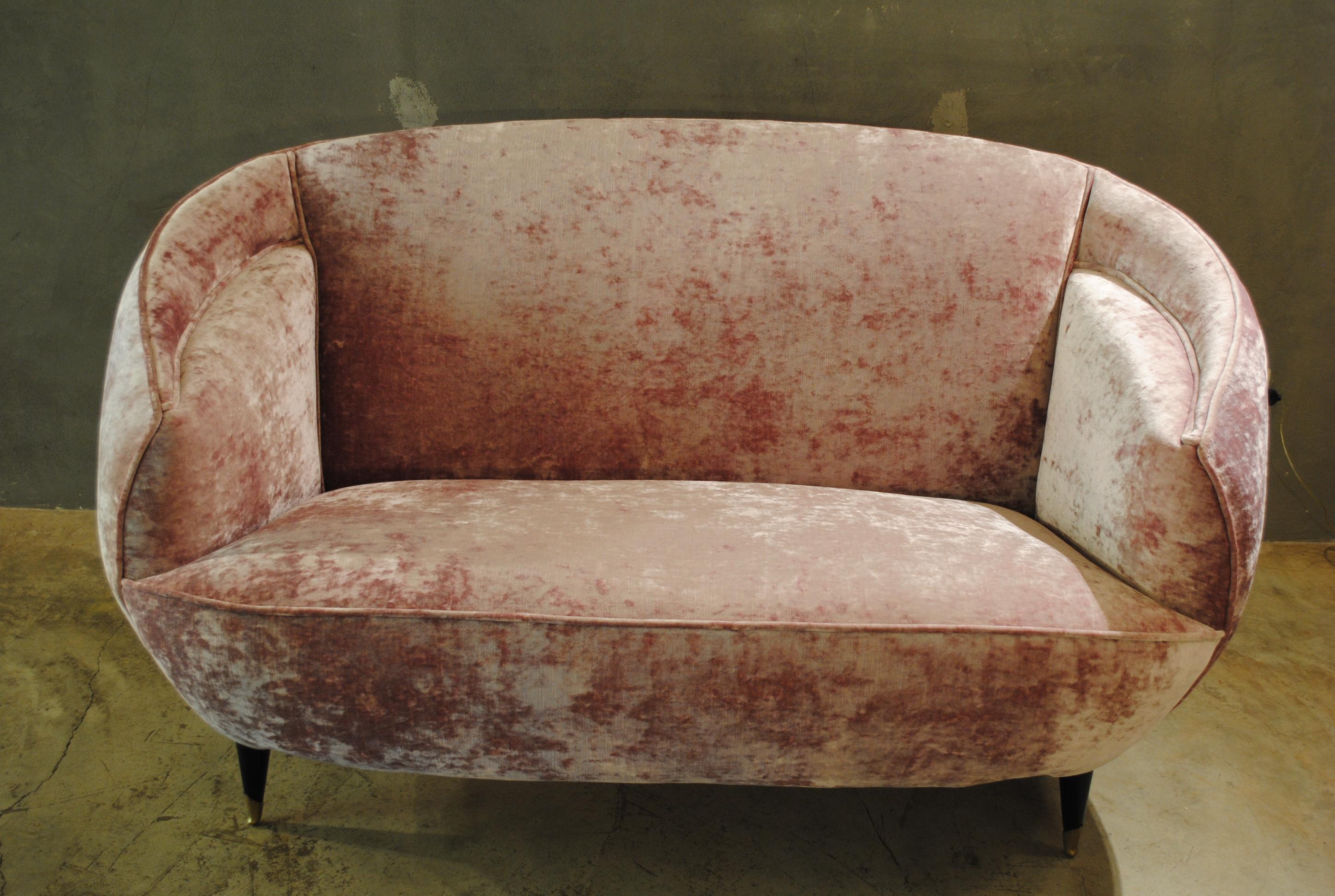 Midcentury Pink Velvet Italian Sofa in the Style of Giulia Veronesi, 1950s 2