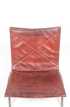 Midcentury "PK 22" Lounge Chair in Patinated Leather Designed by Poul Kjærholm