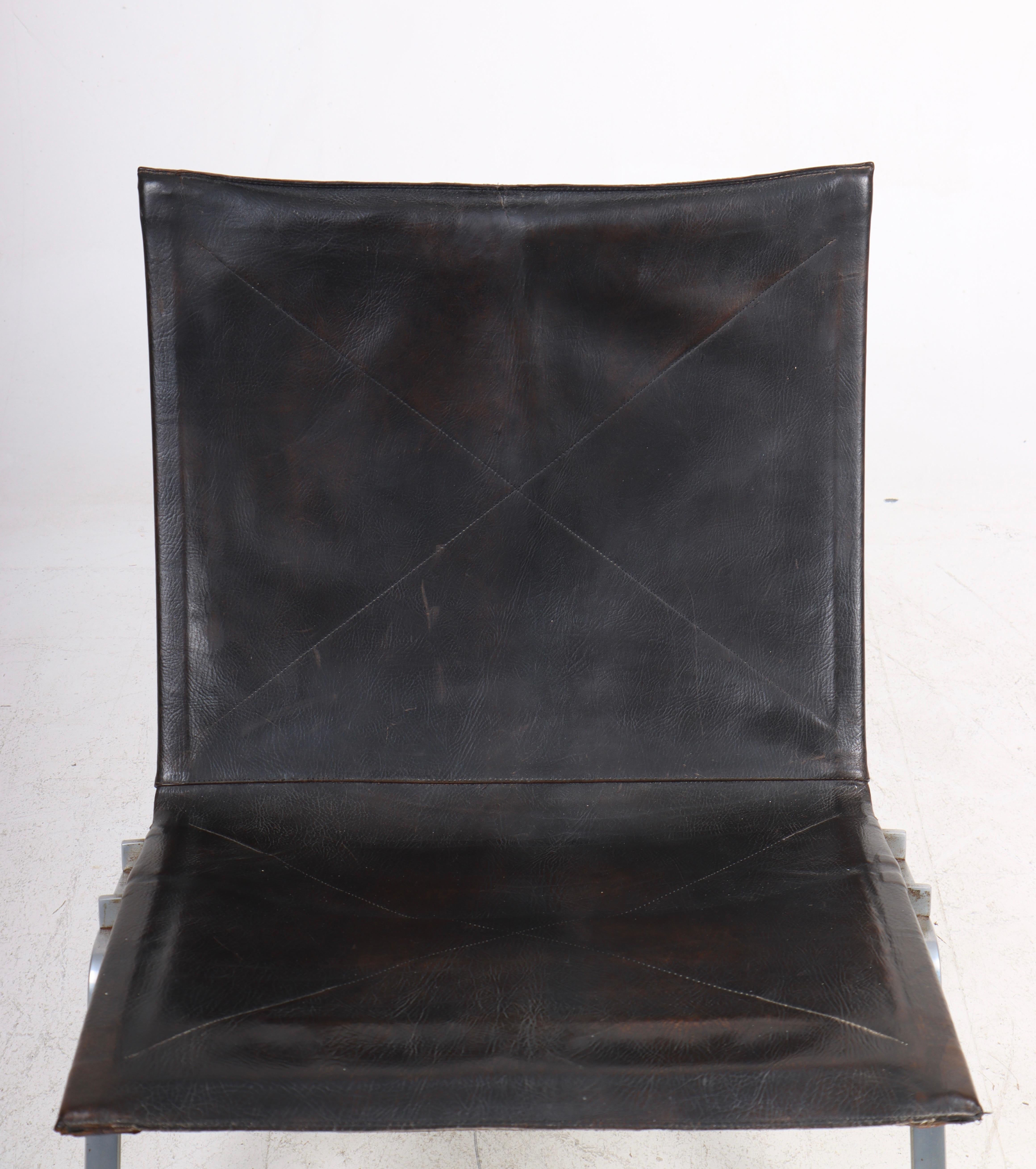 Toller PK22 Lounge-Sessel aus patiniertem Leder. Entworfen von Maa. Poul Kjærholm für Kold Christensen. Hergestellt in Dänemark. Ursprünglicher Zustand.