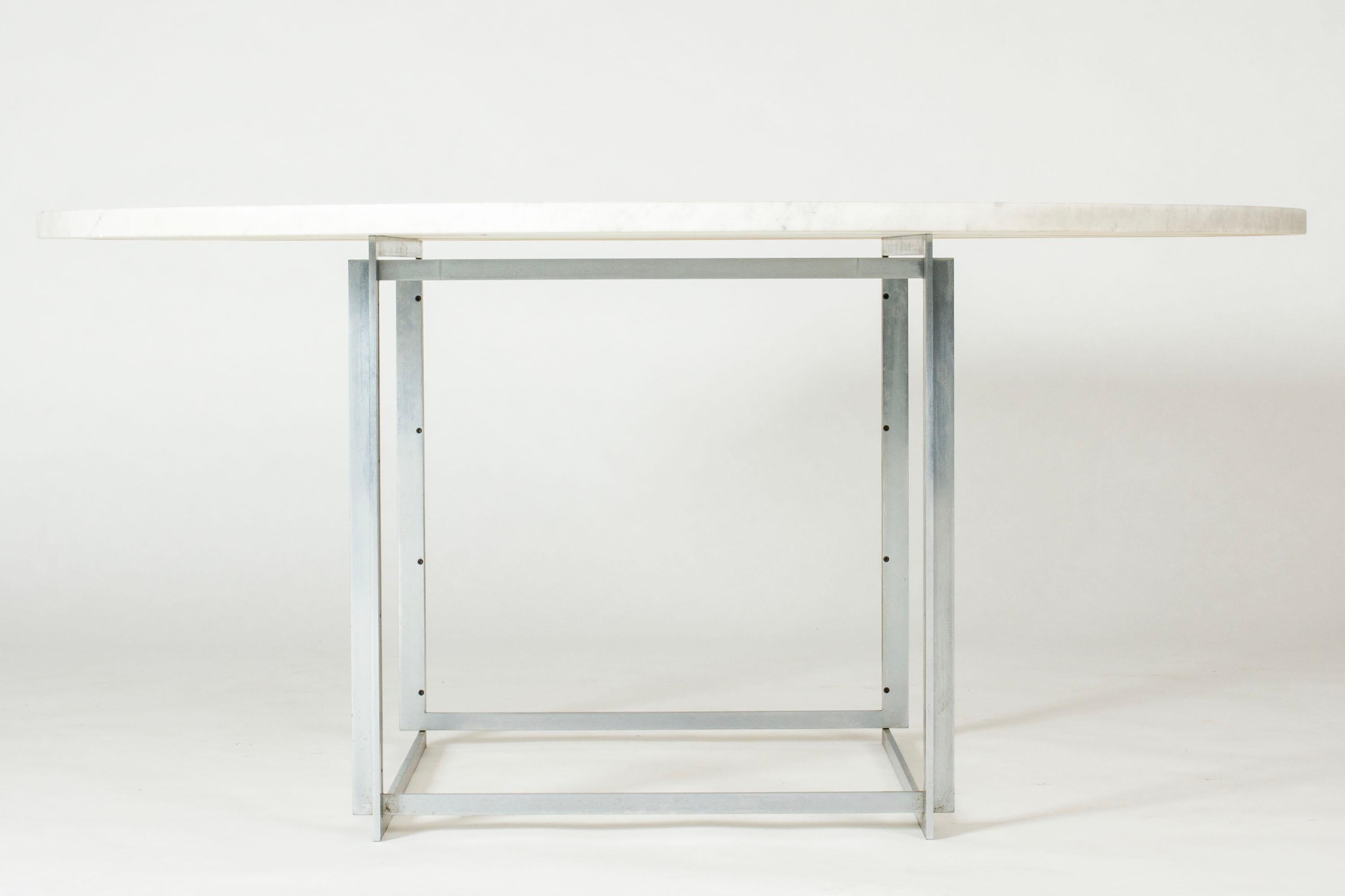 Superbe table de salle à manger, modèle 