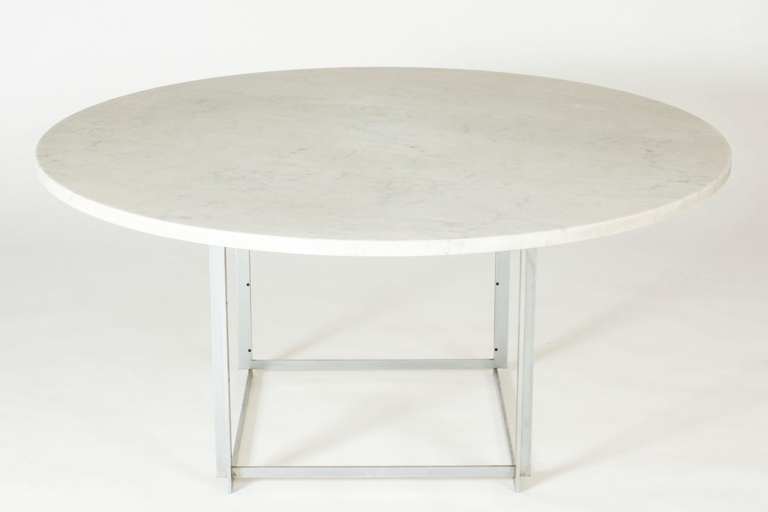 Table de salle à manger PK 54 du milieu du siècle par Poul Kjærholm, E. Kold Christensen, Danemark Bon état - En vente à Stockholm, SE