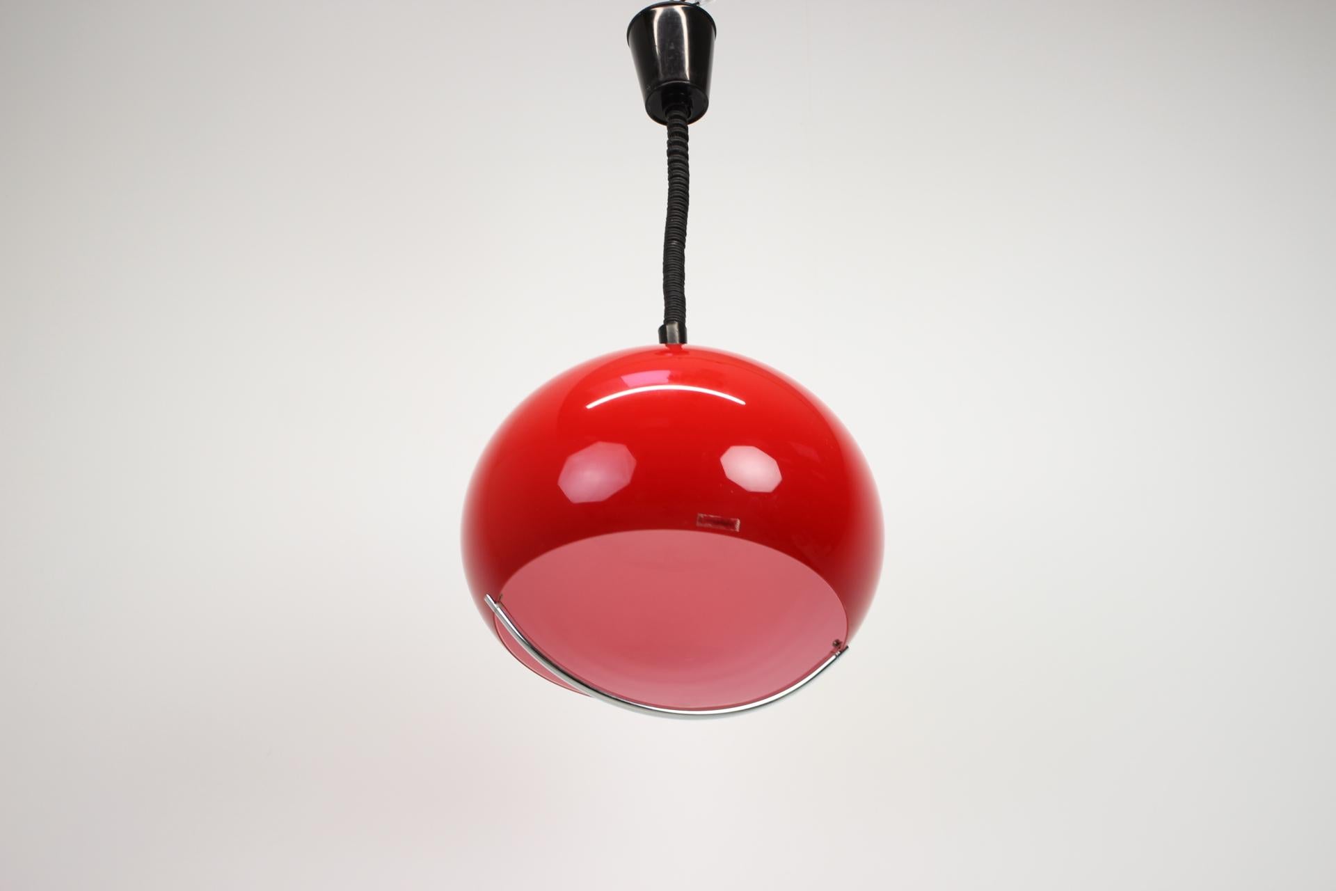 italien Pendentif design du milieu du siècle par Meblo, Harvey Guzzini, Italie, années 1970 en vente