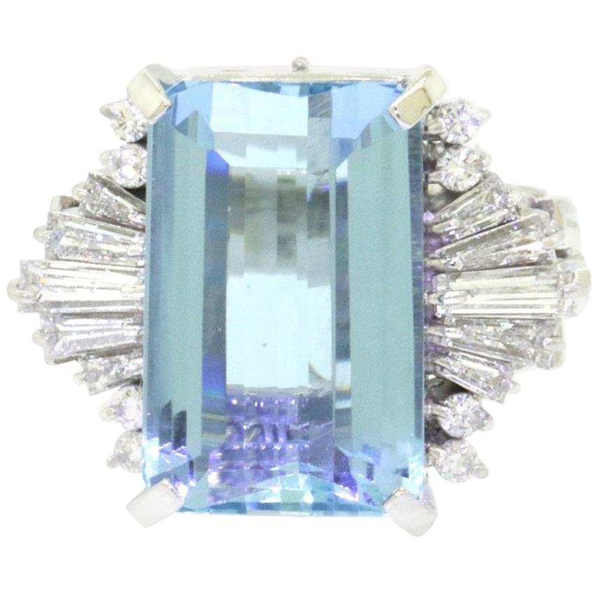 Midcentury Platinum 1950s 15 Carat Aquamarine VS Diamond Cocktail Ring For Sale