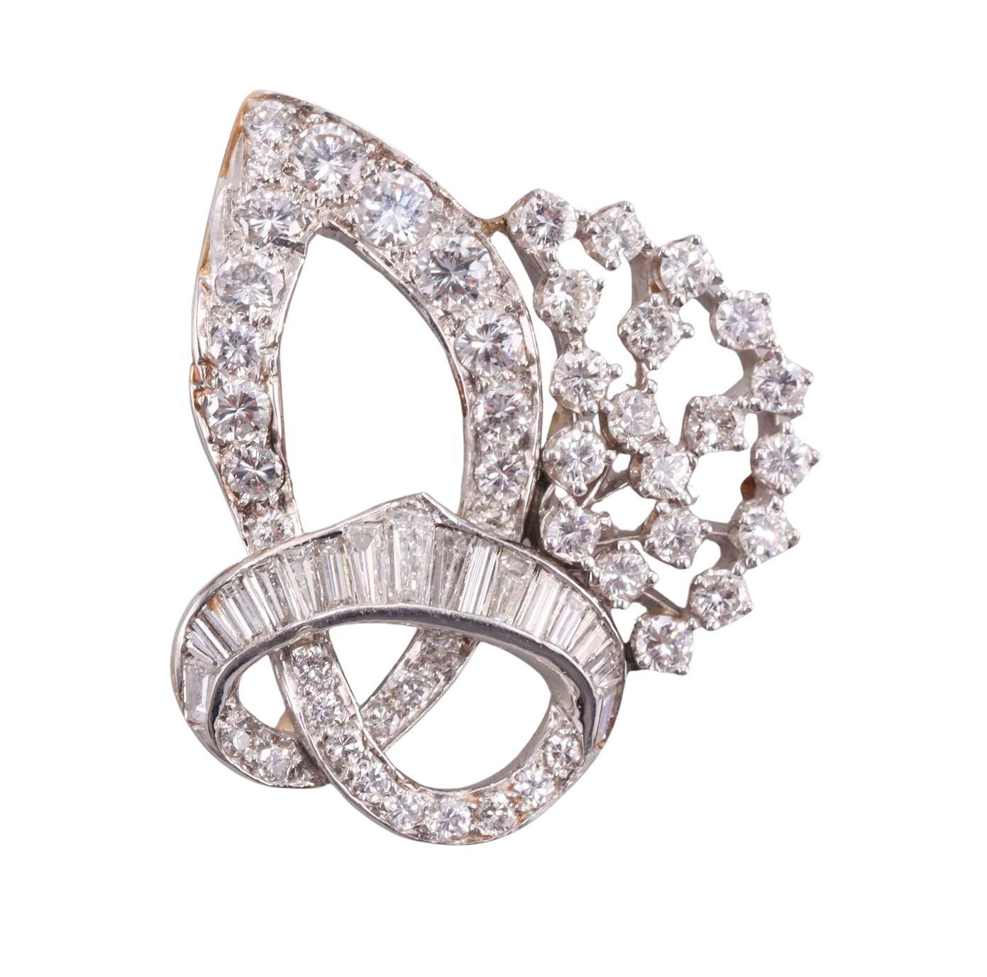 Gorgeous and classic platinum brooch, featuring a total of approx. 3.20ctw SI/H-I baguette and round diamonds. The brooch measures 32mm x 25mm. Tested platinum, not marked.  Weight of the piece 9.1 grams. Has multiple signs of prior repairs.
