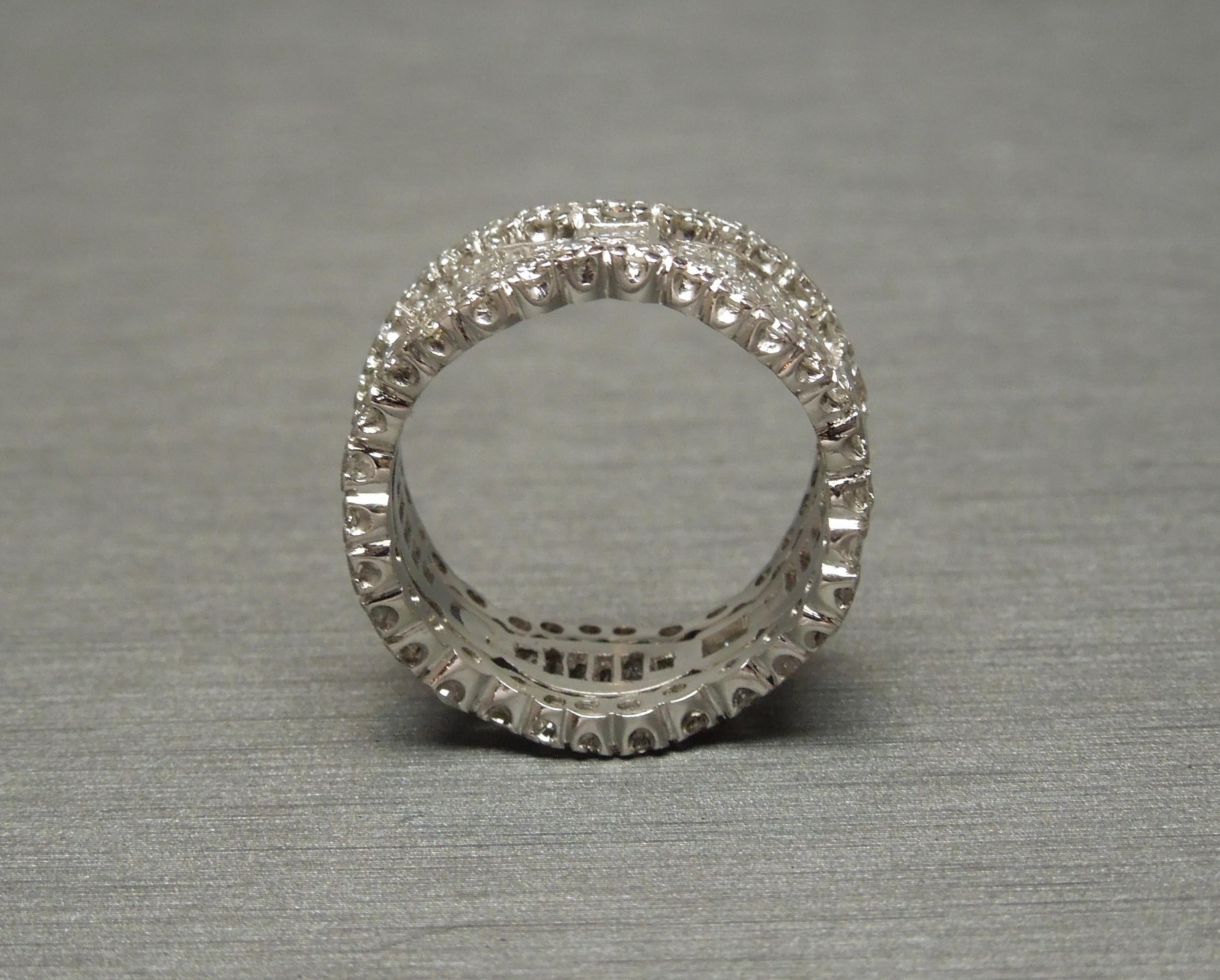 Taille baguette Bracelet d'éternité en platine et diamant de style médiéval en vente