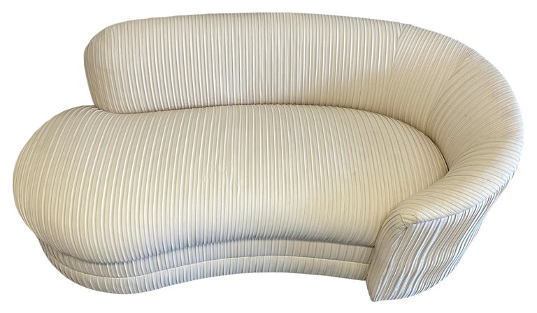 Midcentury pleated upholstery Chaise Lounge sofa couch. Very curvy and beautiful. Has white pleated fabric. Very firm foam in amazing condition. Has 4 legs underneath no labels or stamps.

Located in Brooklyn NYC. Measure: 6'.
