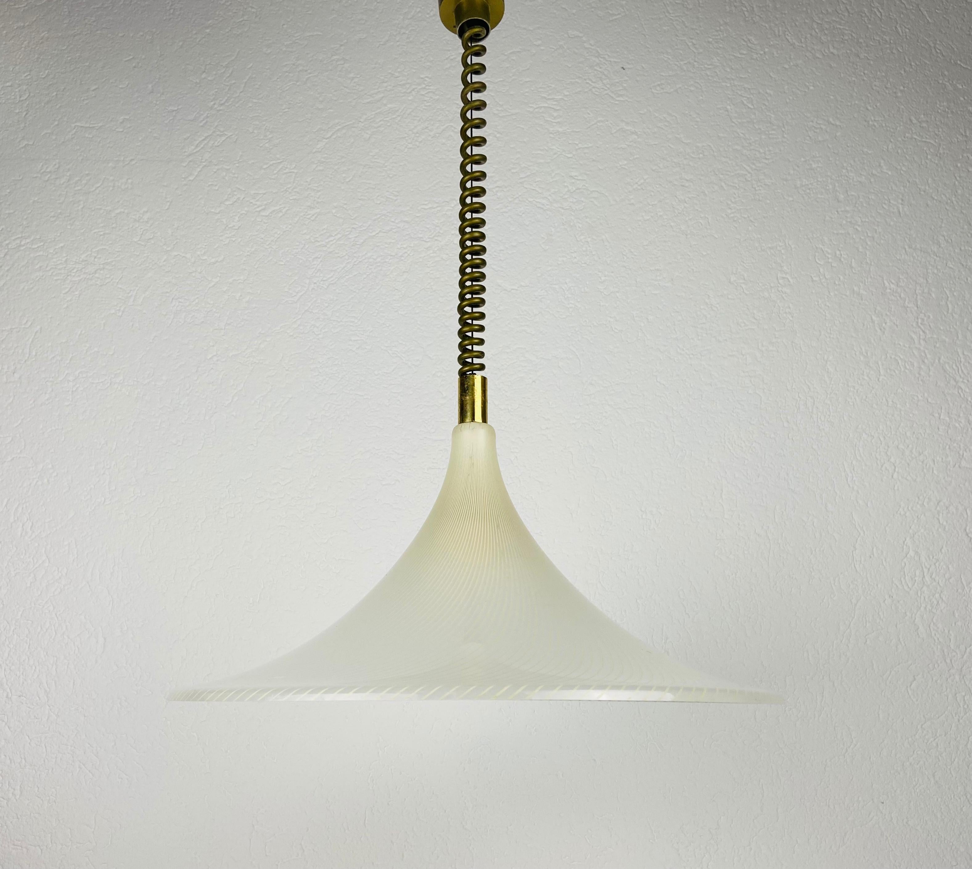 Midcentury Plexiglass Pendant Lamp, 1960s In Good Condition For Sale In Hagenbach, DE