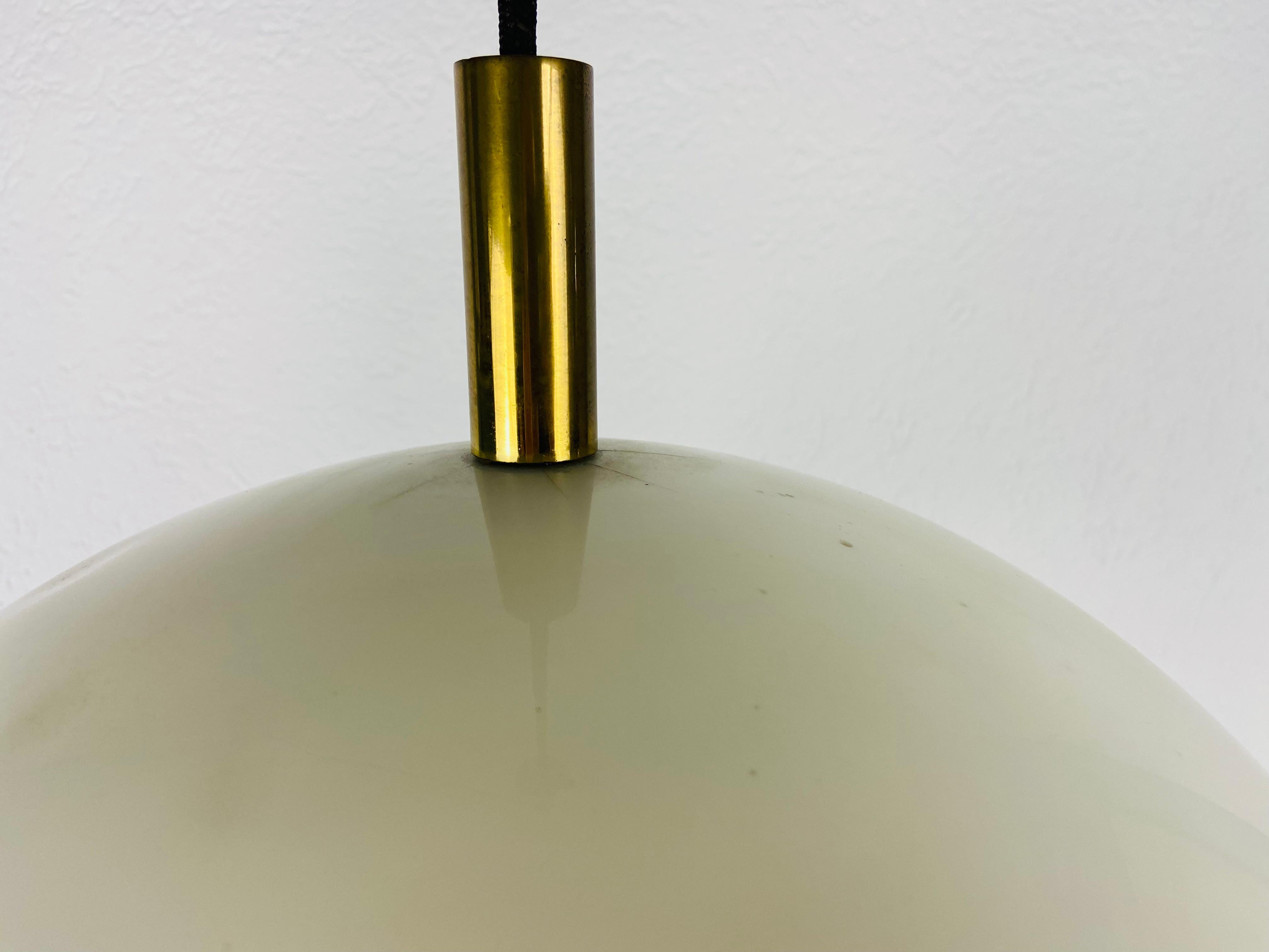 Midcentury Plexiglass Pendant Lamp, 1960s For Sale 1