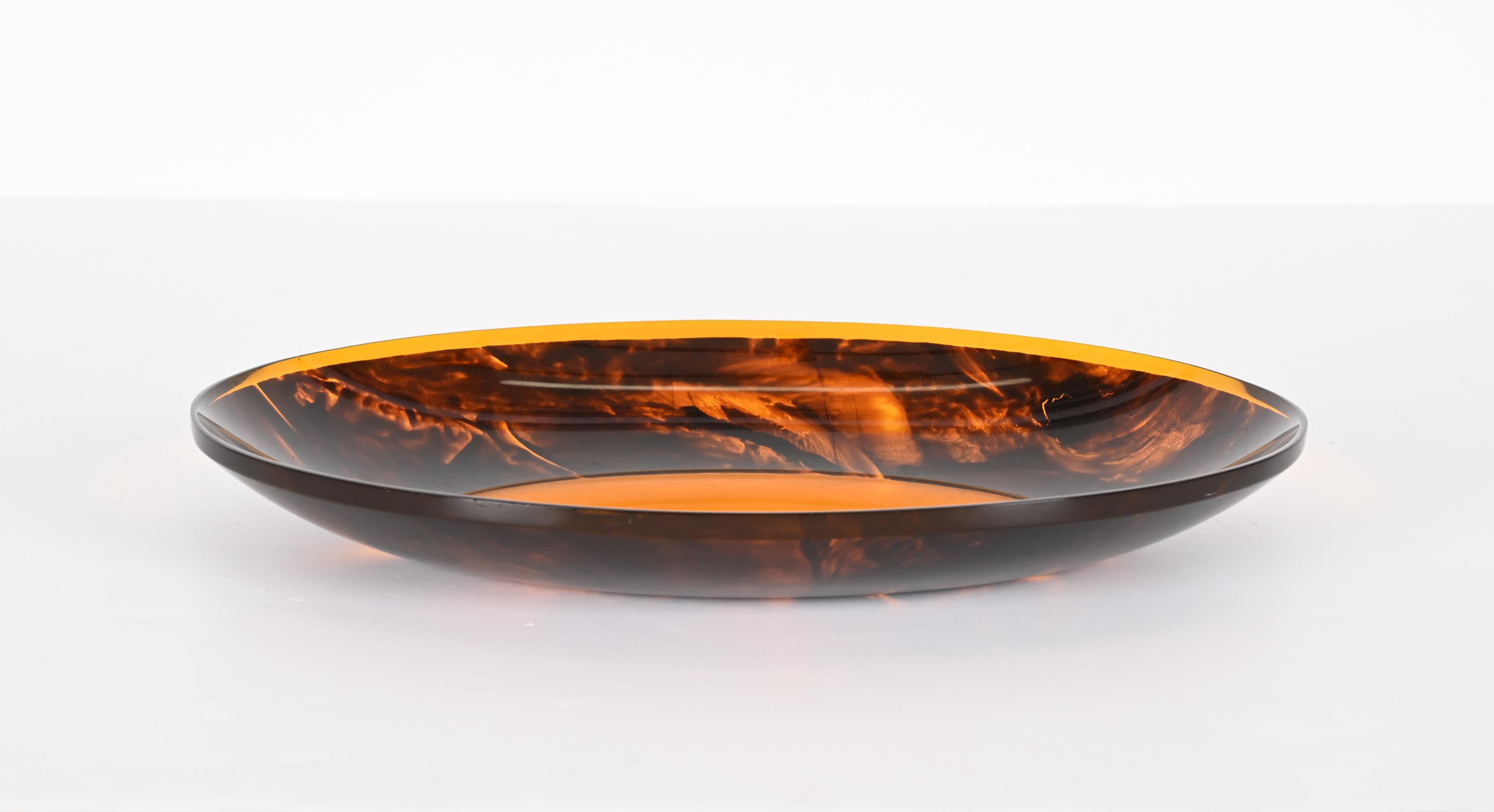 Mid-Century Plexiglass with Tortoiseshell Effect Italian Oval Centerpiece, 1970s In Good Condition For Sale In Roma, IT